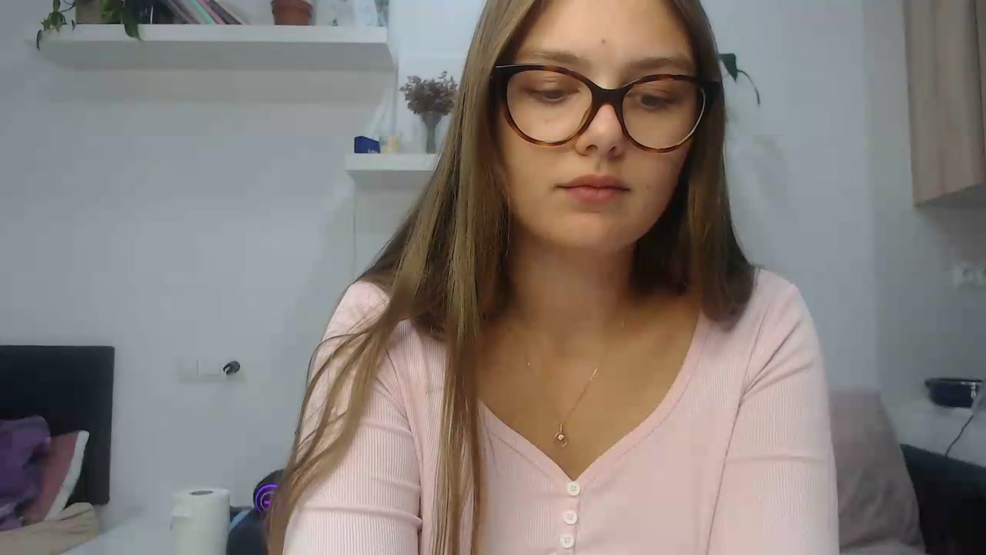 Gallery image thumbnail from Golden_doll_'s myfreecams stream on, 08/29/2026, 17:09 image 5 of 20