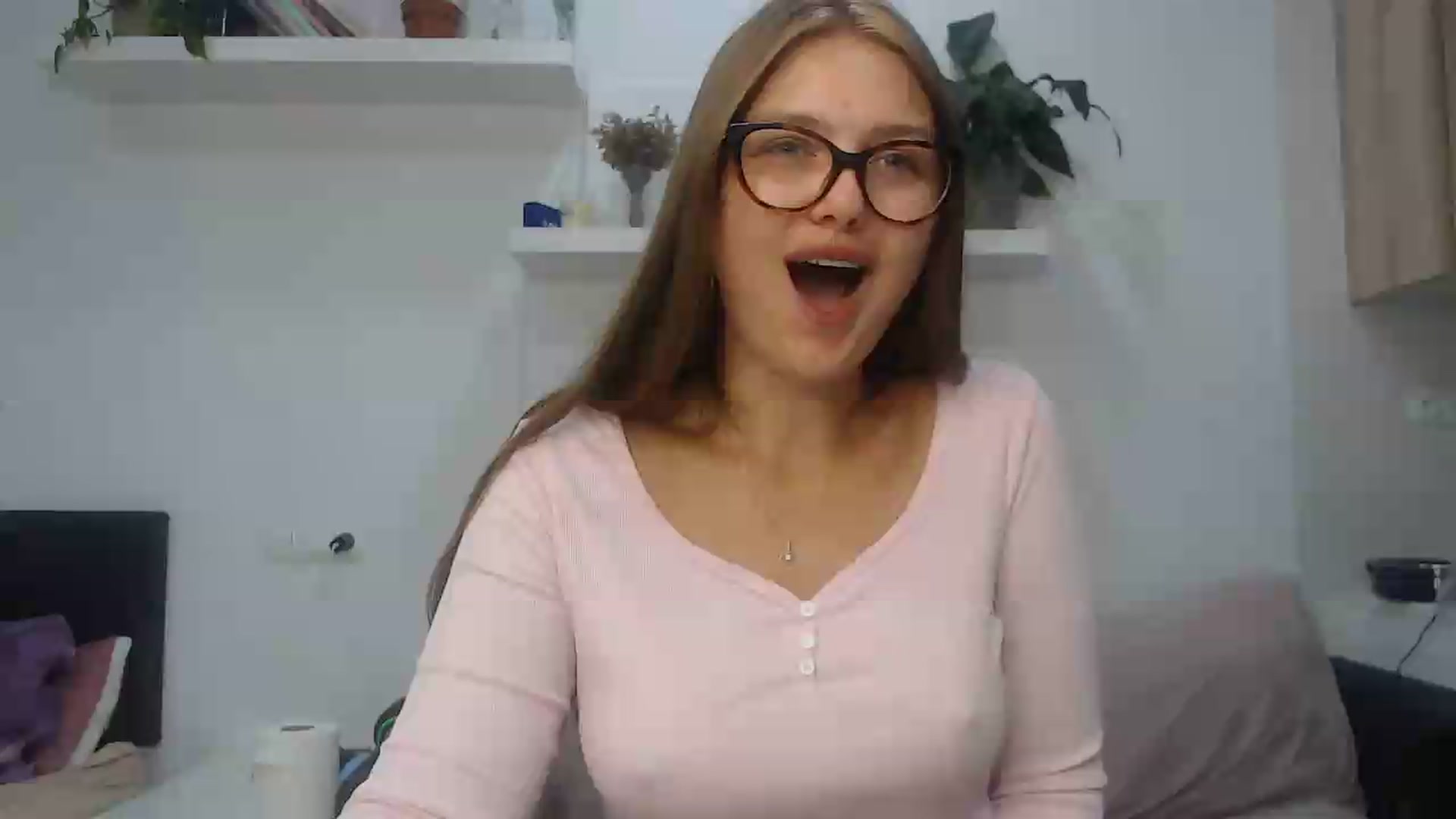 Gallery image thumbnail from Golden_doll_'s myfreecams stream on, 08/29/2026, 17:09 image 2 of 20