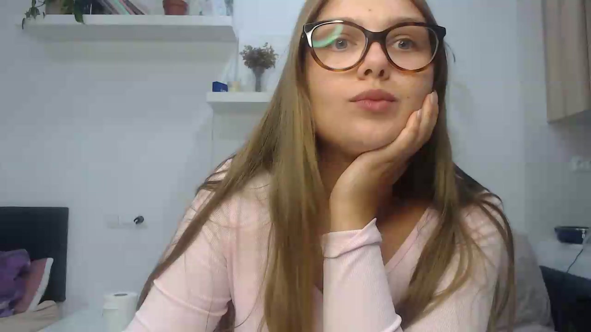 Gallery image thumbnail from Golden_doll_'s myfreecams stream on, 08/29/2026, 17:09 image 14 of 20