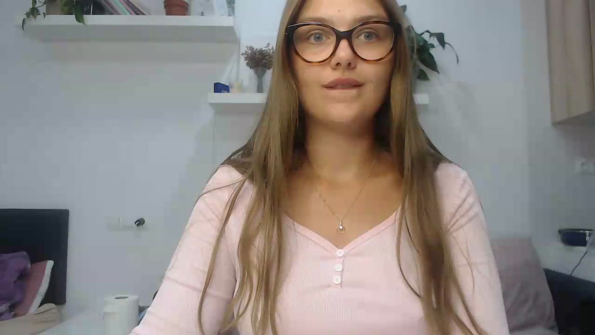 Gallery image thumbnail from Golden_doll_'s myfreecams stream on, 08/29/2026, 17:09 image 9 of 20