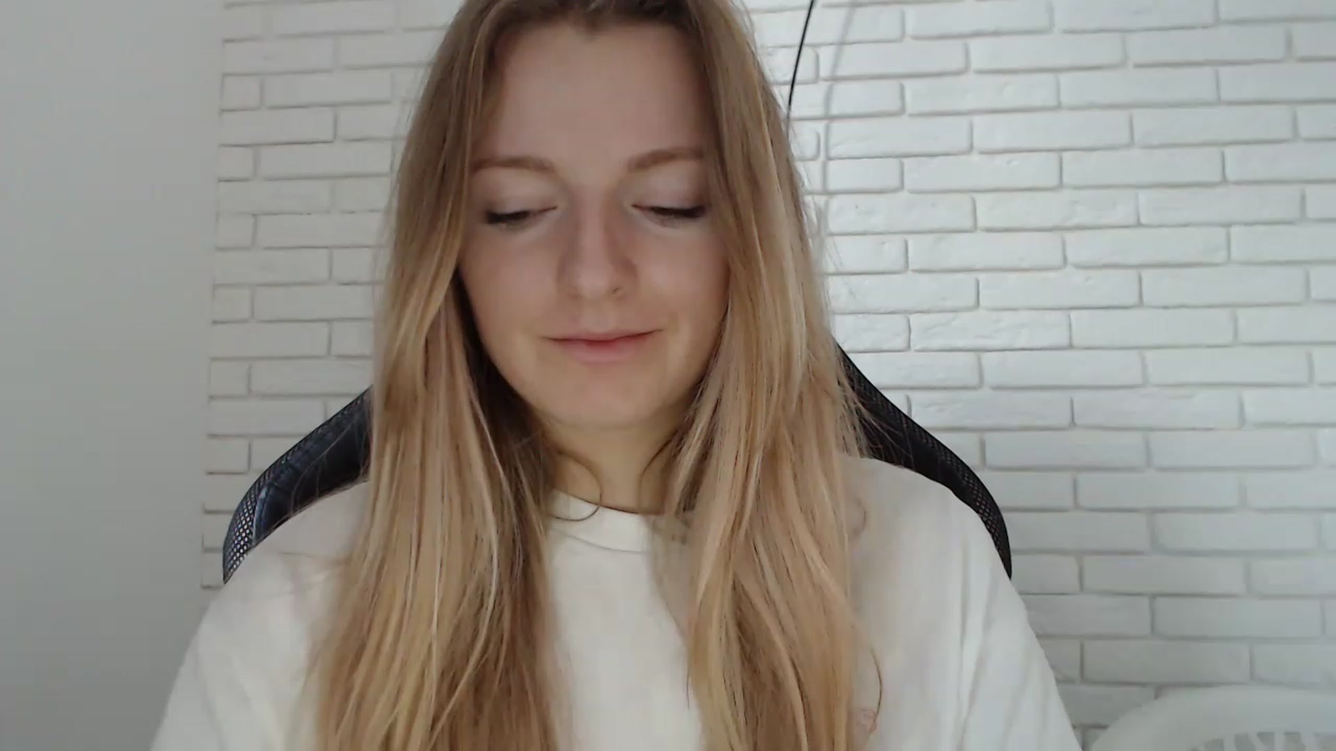 Gallery image thumbnail from Goldi_lady's myfreecams stream on, 01/01/2023, 13:56 image 15 of 20