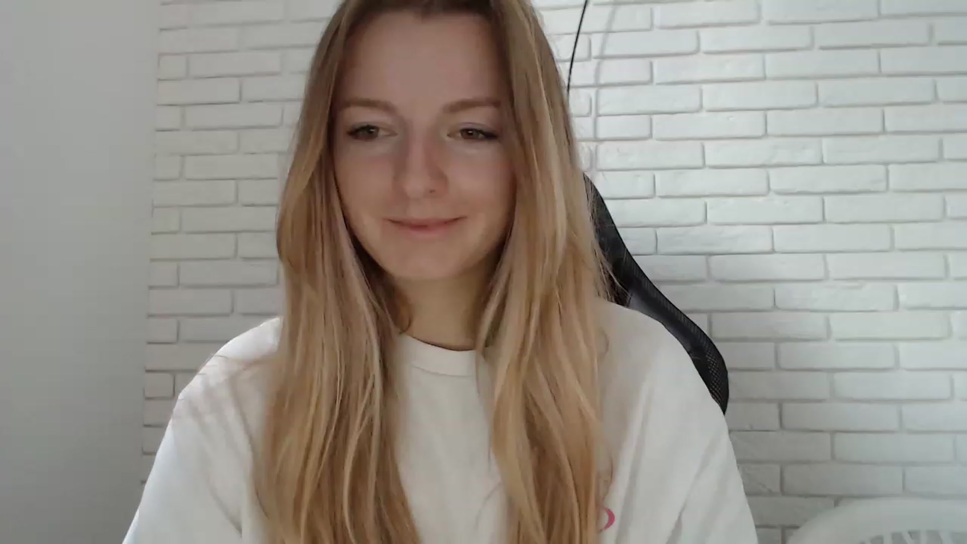 Gallery image thumbnail from Goldi_lady's myfreecams stream on, 01/01/2023, 13:56 image 6 of 20