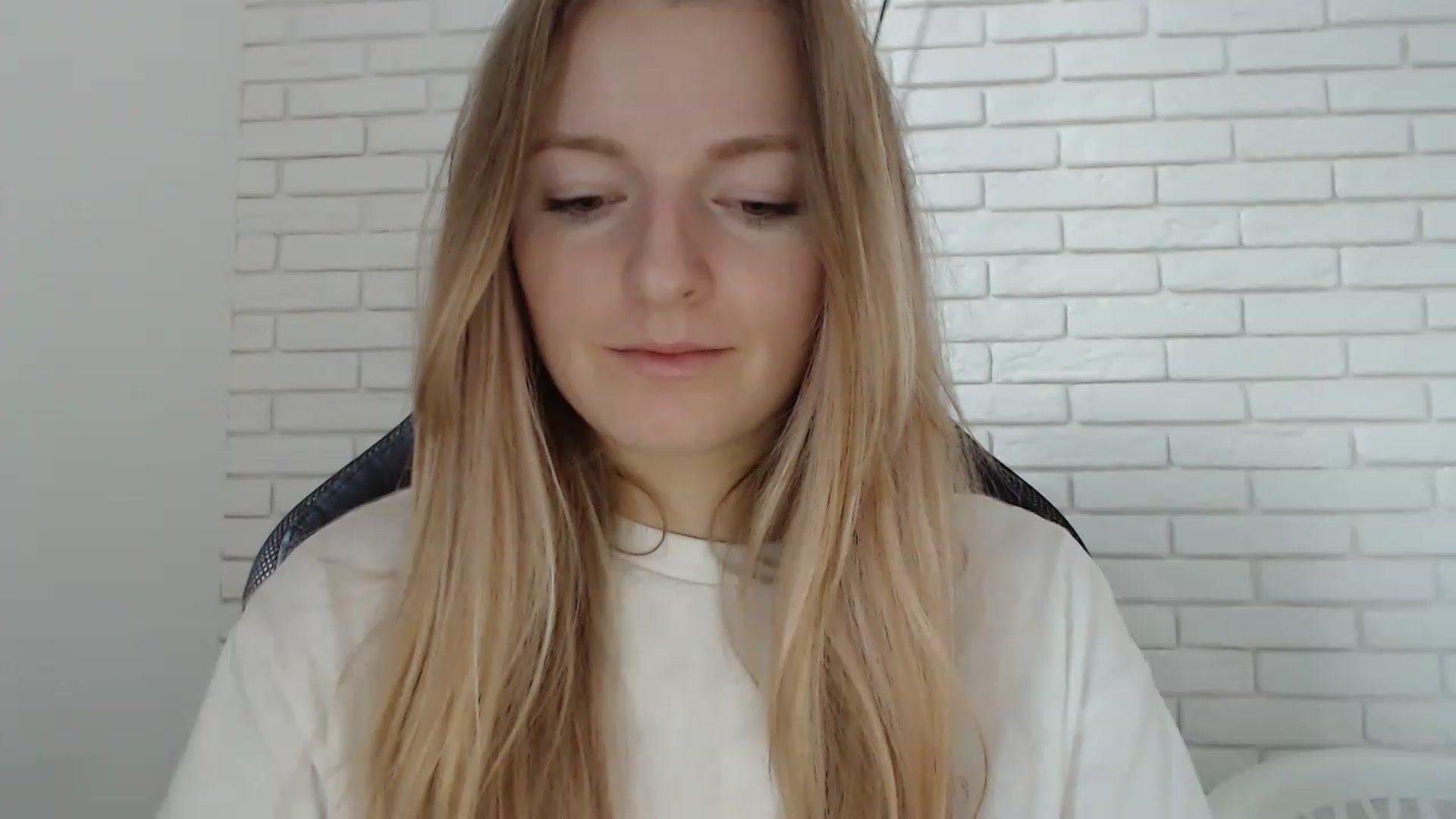 Gallery image thumbnail from Goldi_lady's myfreecams stream on, 01/01/2023, 13:56 image 13 of 20