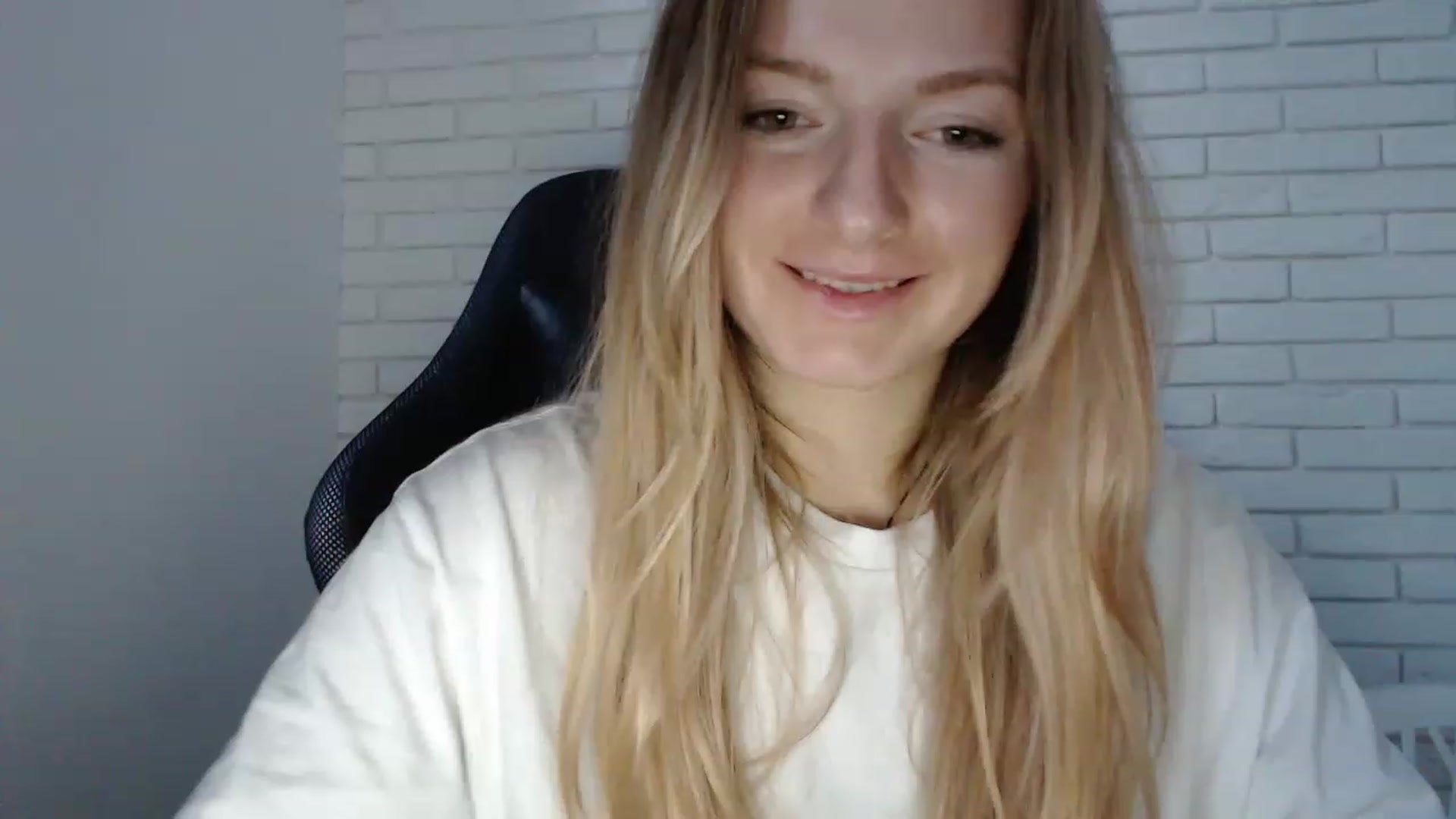 Gallery image thumbnail from Goldi_lady's myfreecams stream on, 01/01/2023, 14:18 image 18 of 20