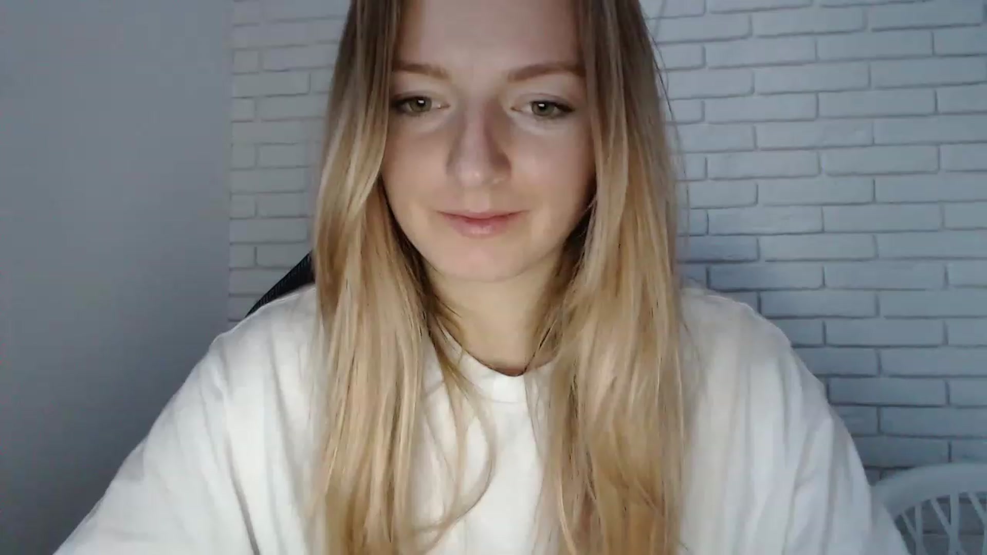 Gallery image thumbnail from Goldi_lady's myfreecams stream on, 01/01/2023, 14:18 image 17 of 20