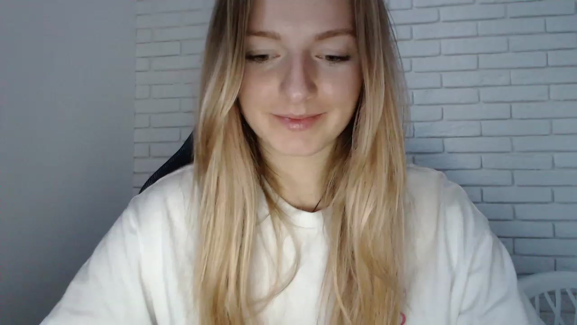Gallery image thumbnail from Goldi_lady's myfreecams stream on, 01/01/2023, 14:18 image 16 of 20