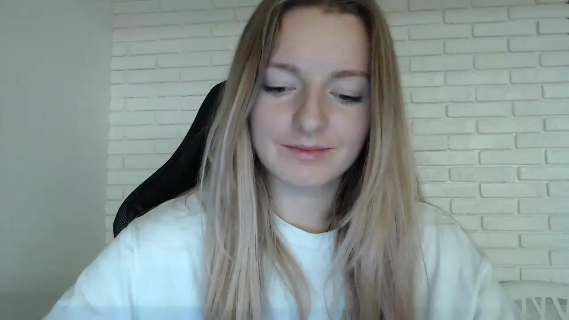 Gallery image thumbnail from Goldi_lady's myfreecams stream on, 01/01/2023, 15:24 image 16 of 20
