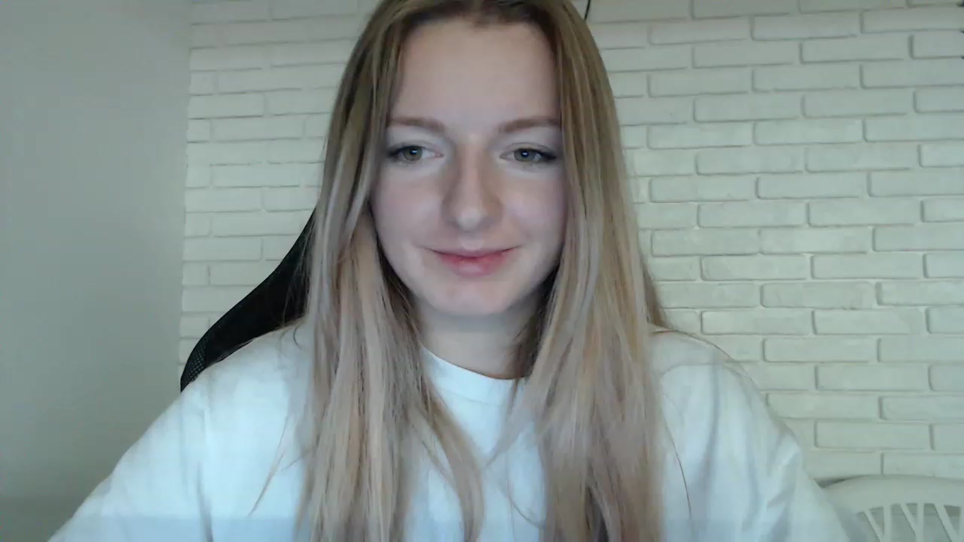 Gallery image thumbnail from Goldi_lady's myfreecams stream on, 01/01/2023, 15:24 image 15 of 20