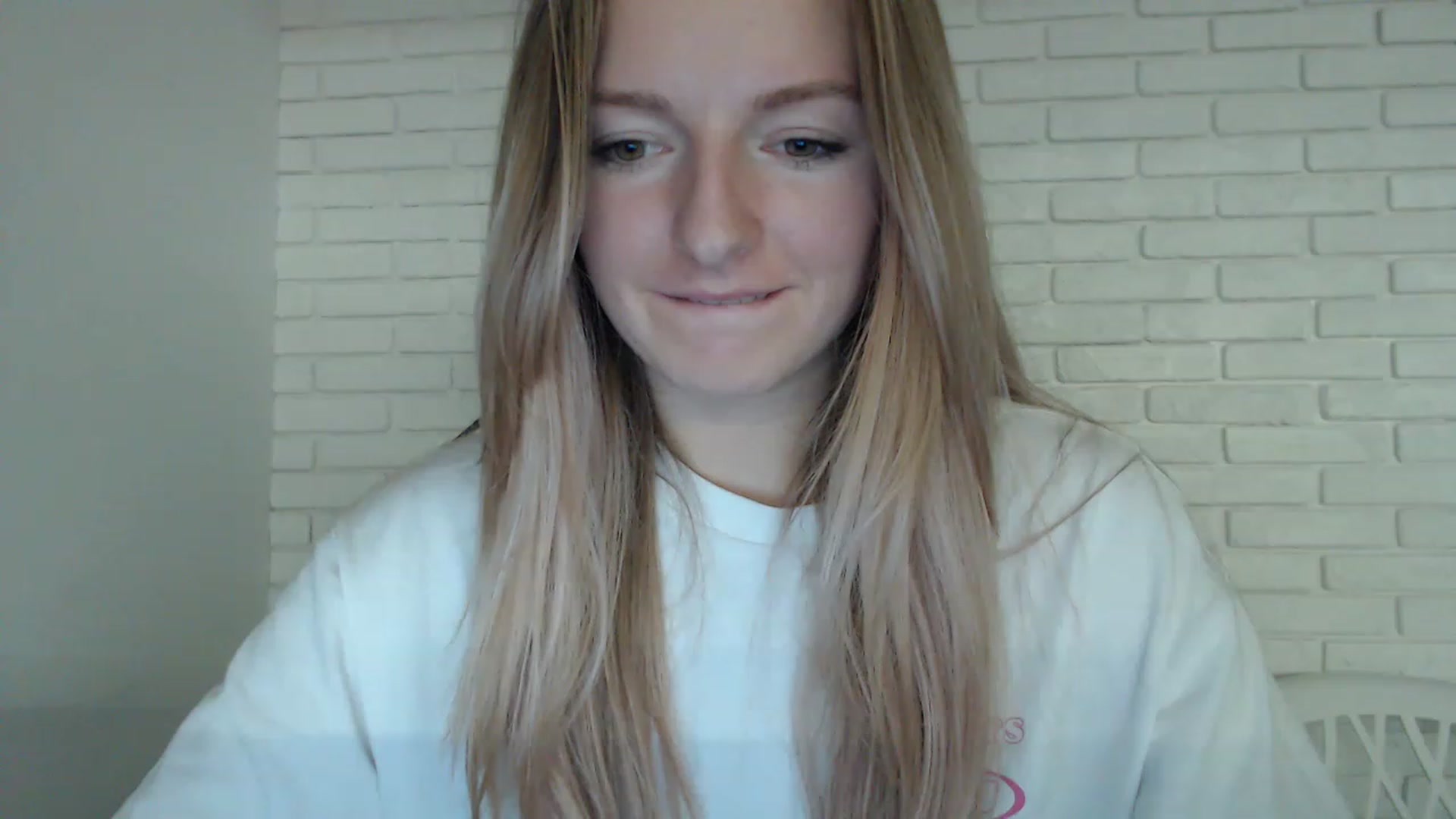 Gallery image thumbnail from Goldi_lady's myfreecams stream on, 01/01/2023, 15:24 image 4 of 20