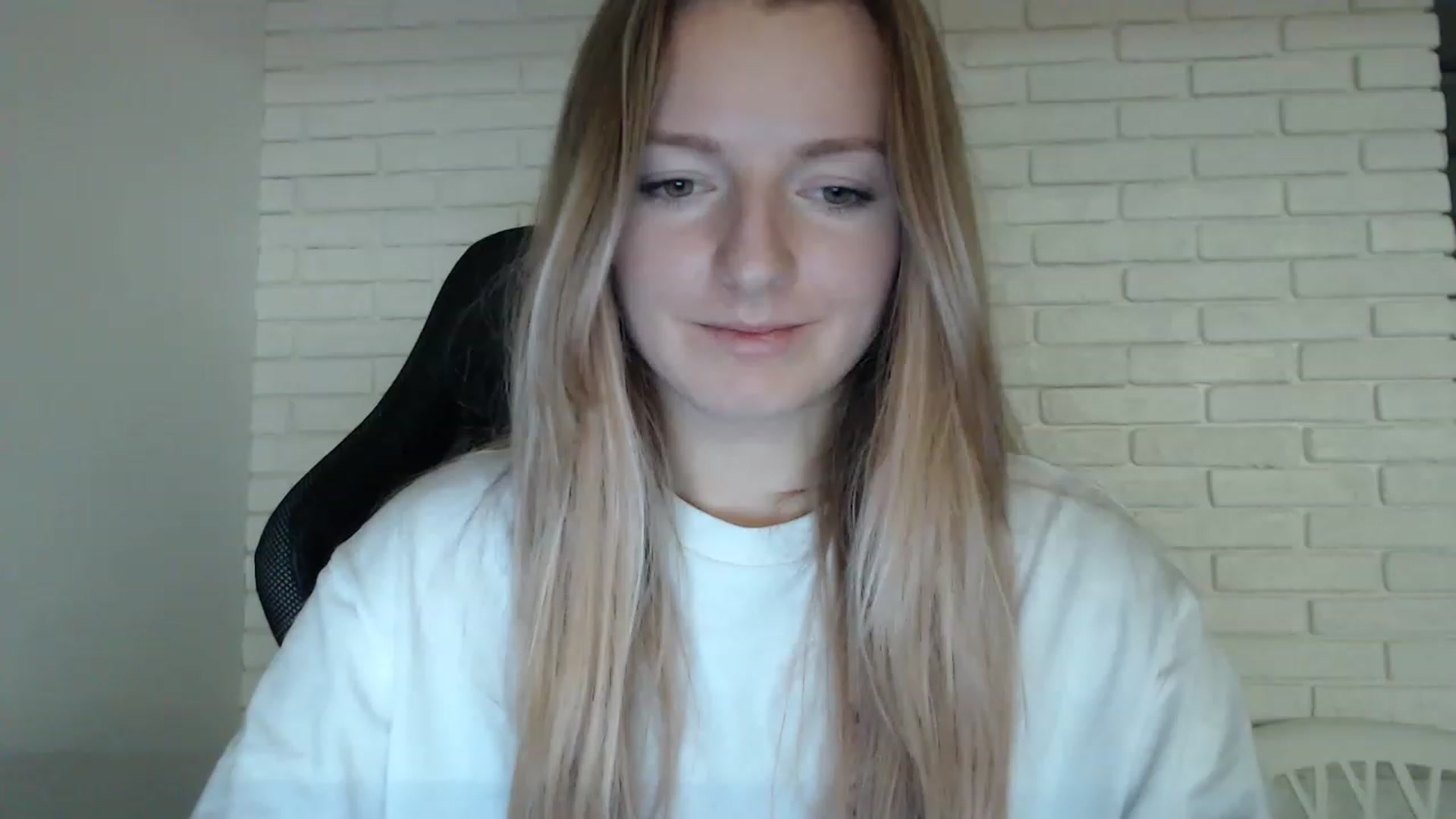 Gallery image thumbnail from Goldi_lady's myfreecams stream on, 01/01/2023, 15:24 image 17 of 20