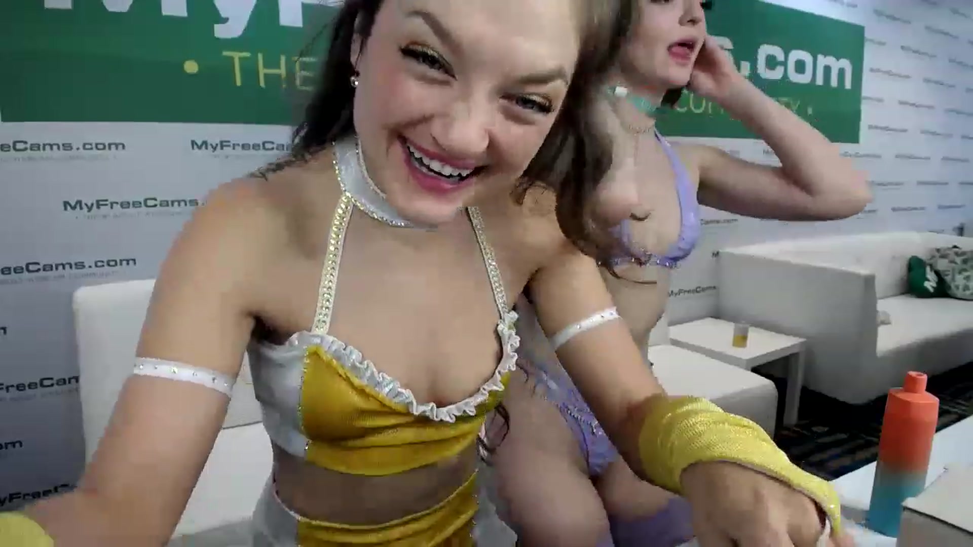 Gallery image thumbnail from GoldieFawn's myfreecams stream on, 01/07/2023, 03:45 image 13 of 20