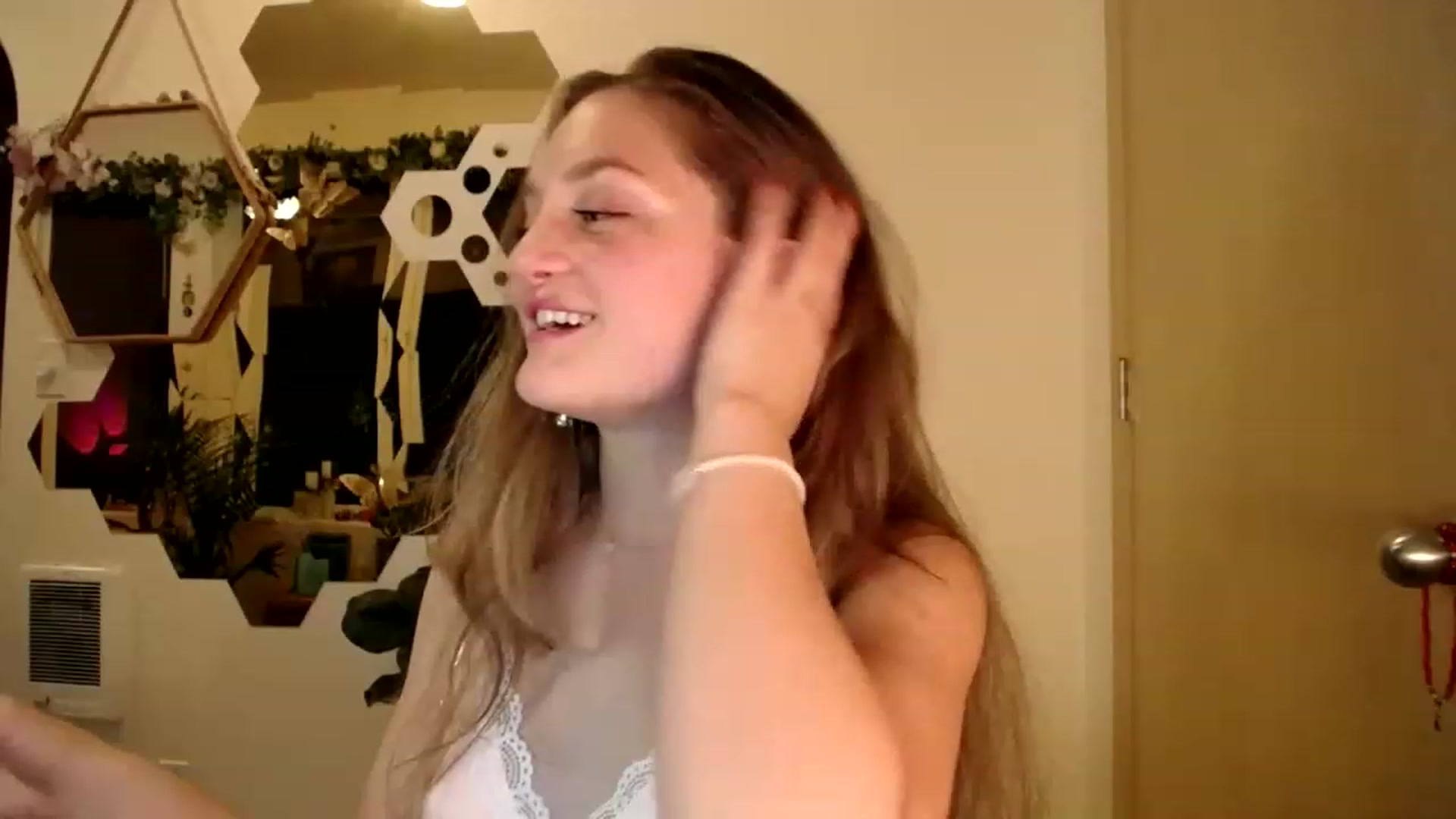 Gallery image thumbnail from GoldieFawn's myfreecams stream on, 01/21/2023, 11:13 image 8 of 20
