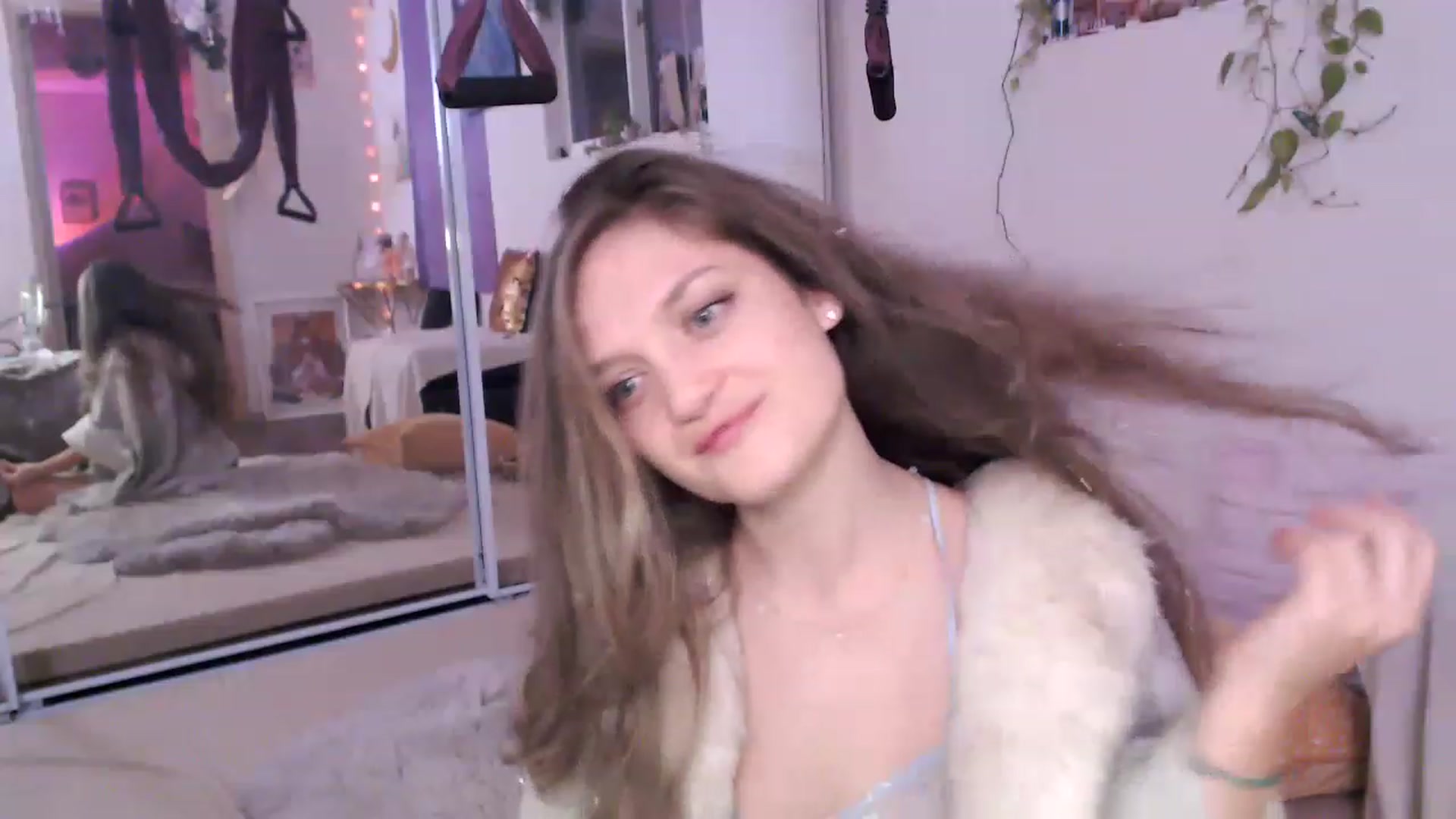 Gallery image thumbnail from GoldieFawn's myfreecams stream on, 03/04/2023, 10:19 image 15 of 20