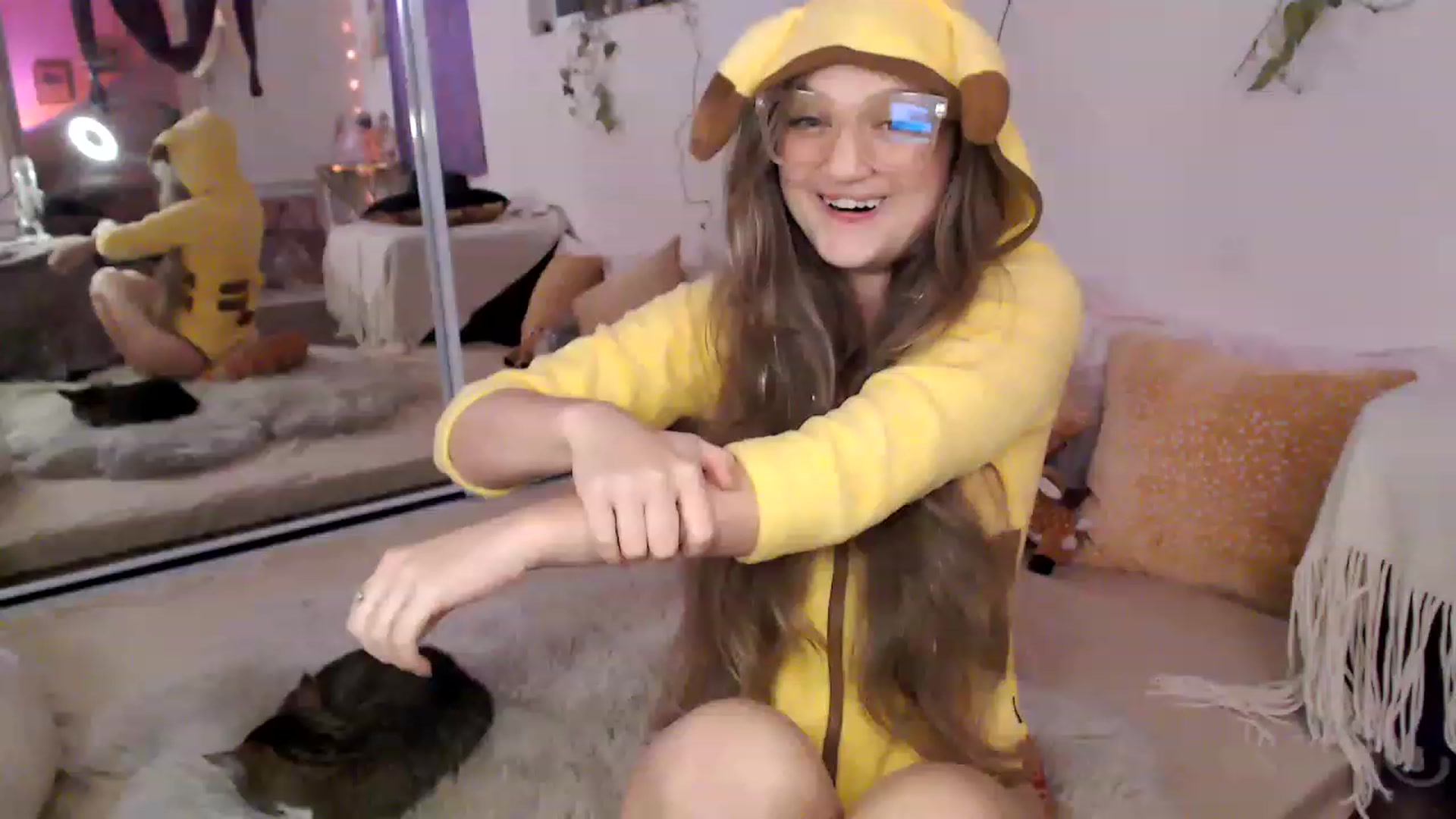 Gallery image thumbnail from GoldieFawn's myfreecams stream on, 03/12/2023, 09:33 image 5 of 20