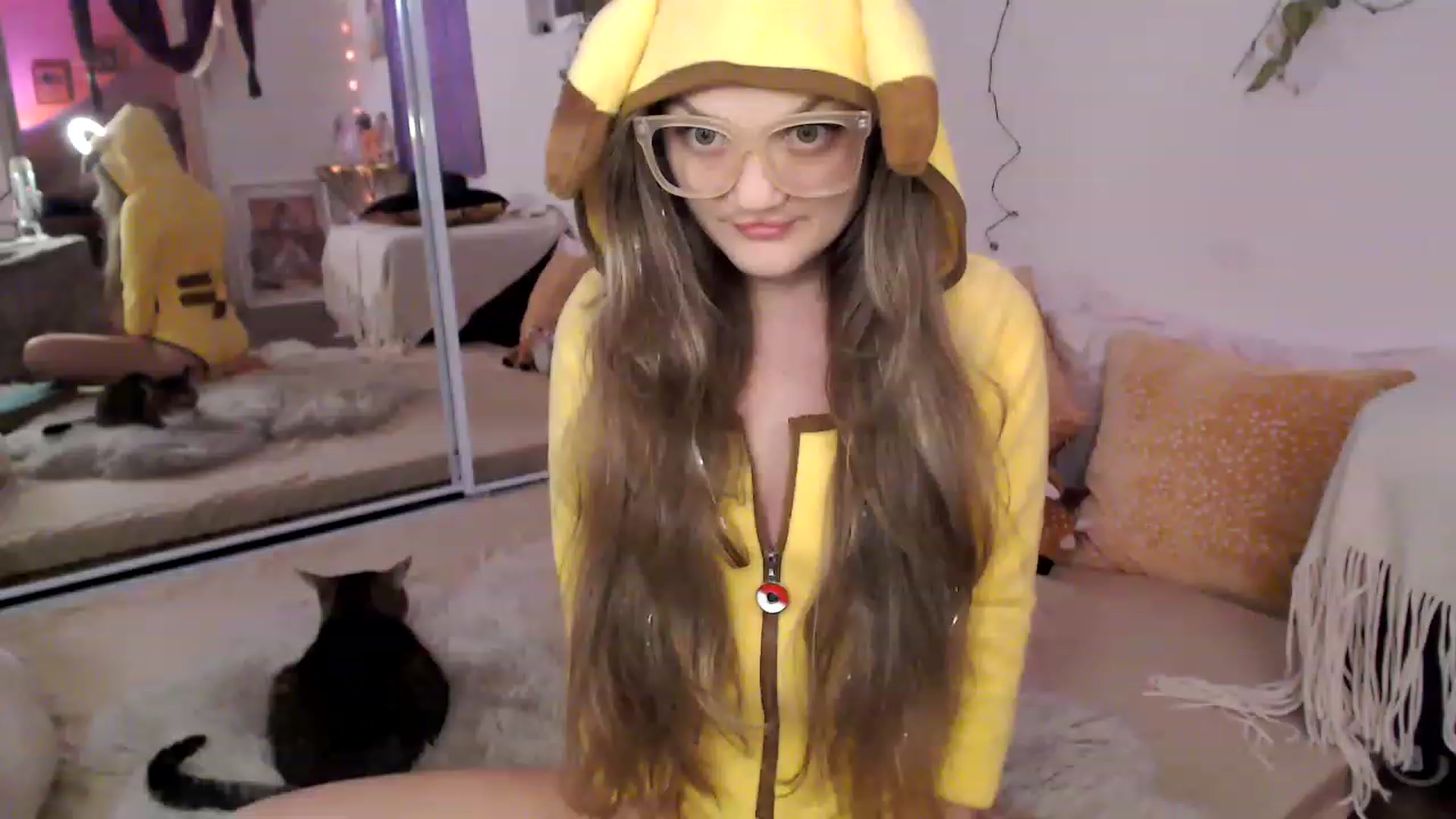 Gallery image thumbnail from GoldieFawn's myfreecams stream on, 03/12/2023, 09:33 image 2 of 20