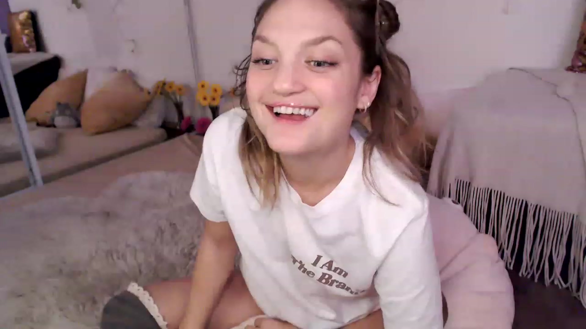 Gallery image thumbnail from GoldieFawn's myfreecams stream on, 04/01/2023, 09:01 image 9 of 20
