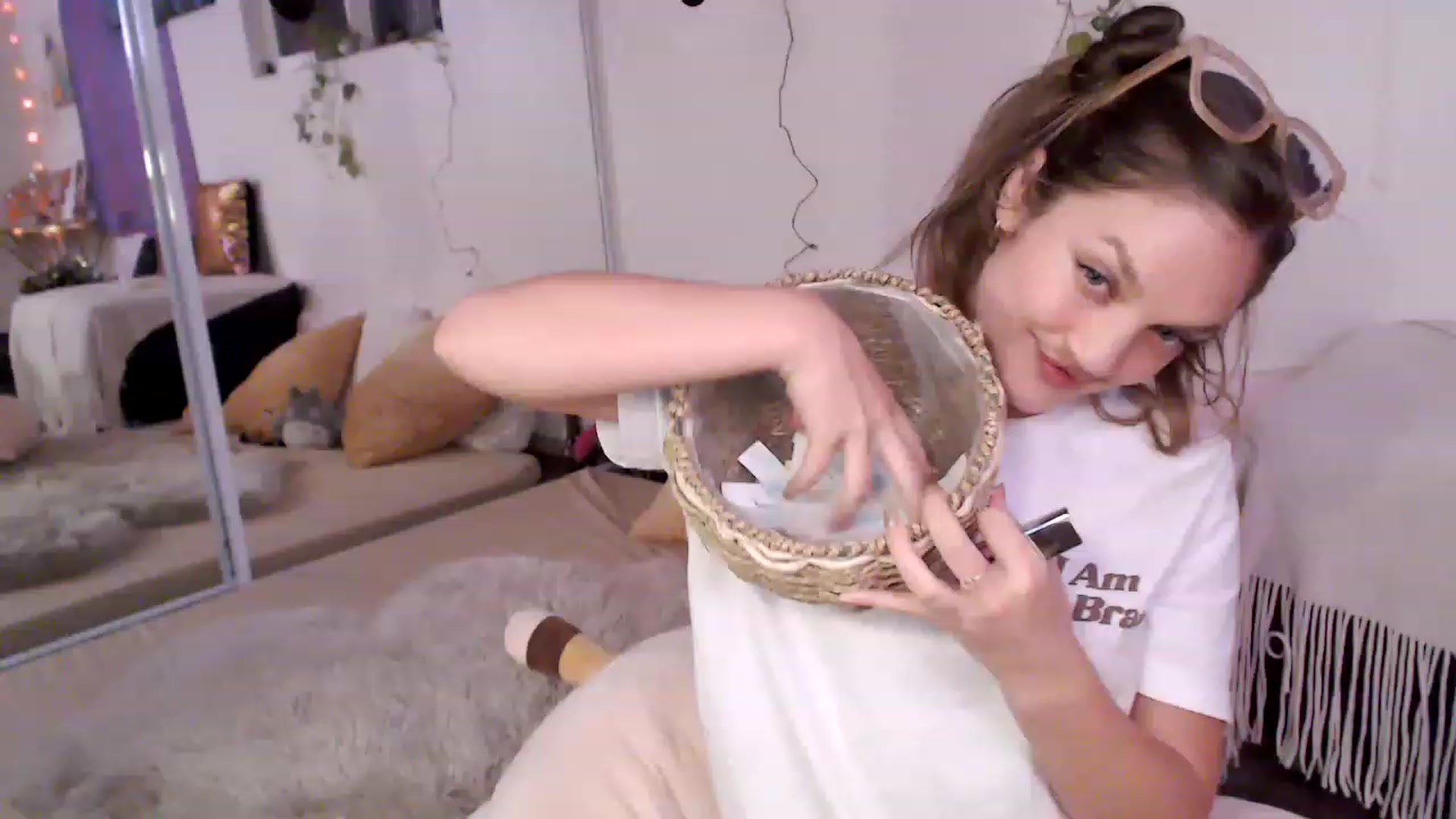 Gallery image thumbnail from GoldieFawn's myfreecams stream on, 04/01/2023, 09:01 image 1 of 20