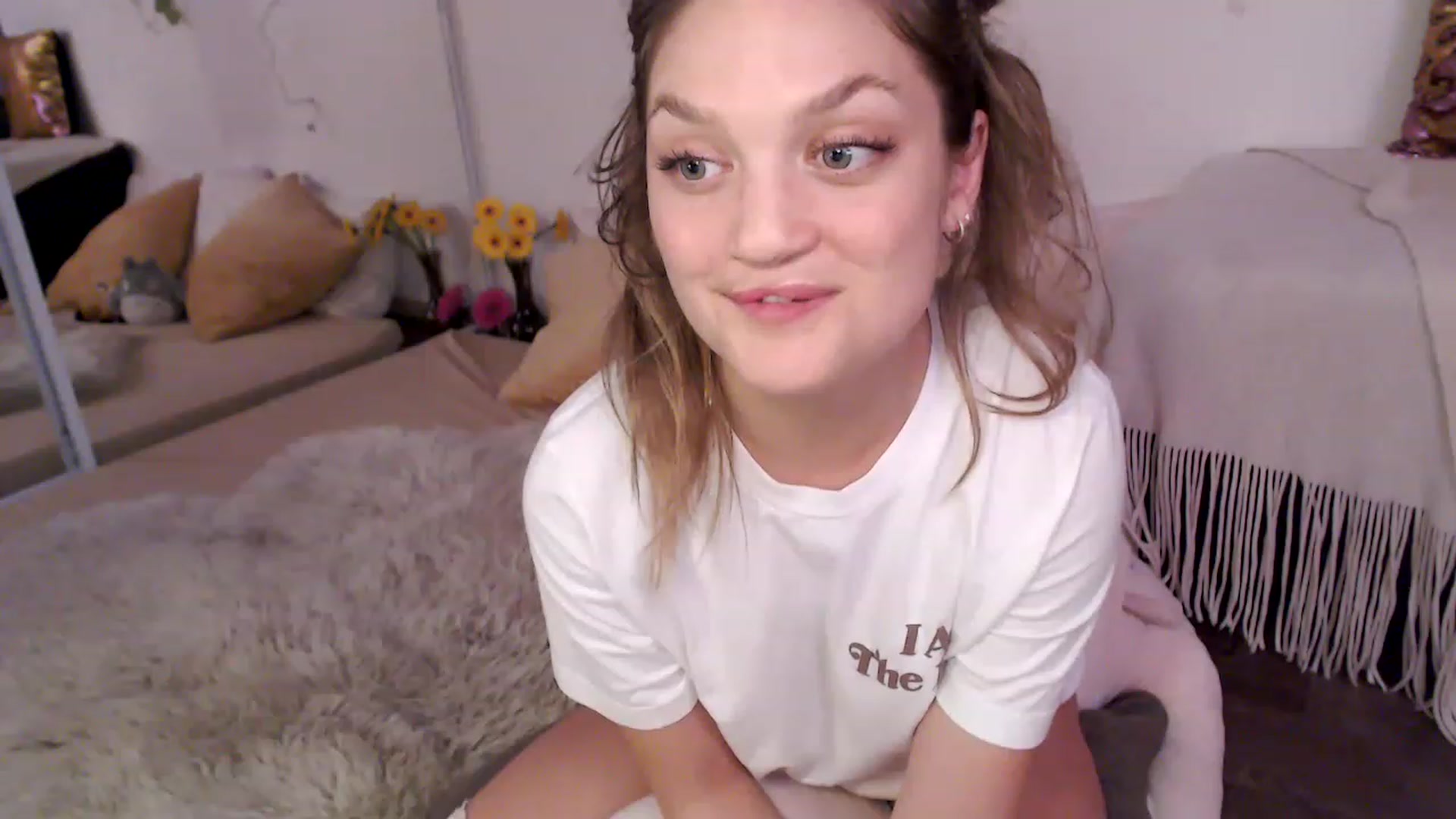 Gallery image thumbnail from GoldieFawn's myfreecams stream on, 04/01/2023, 09:01 image 8 of 20
