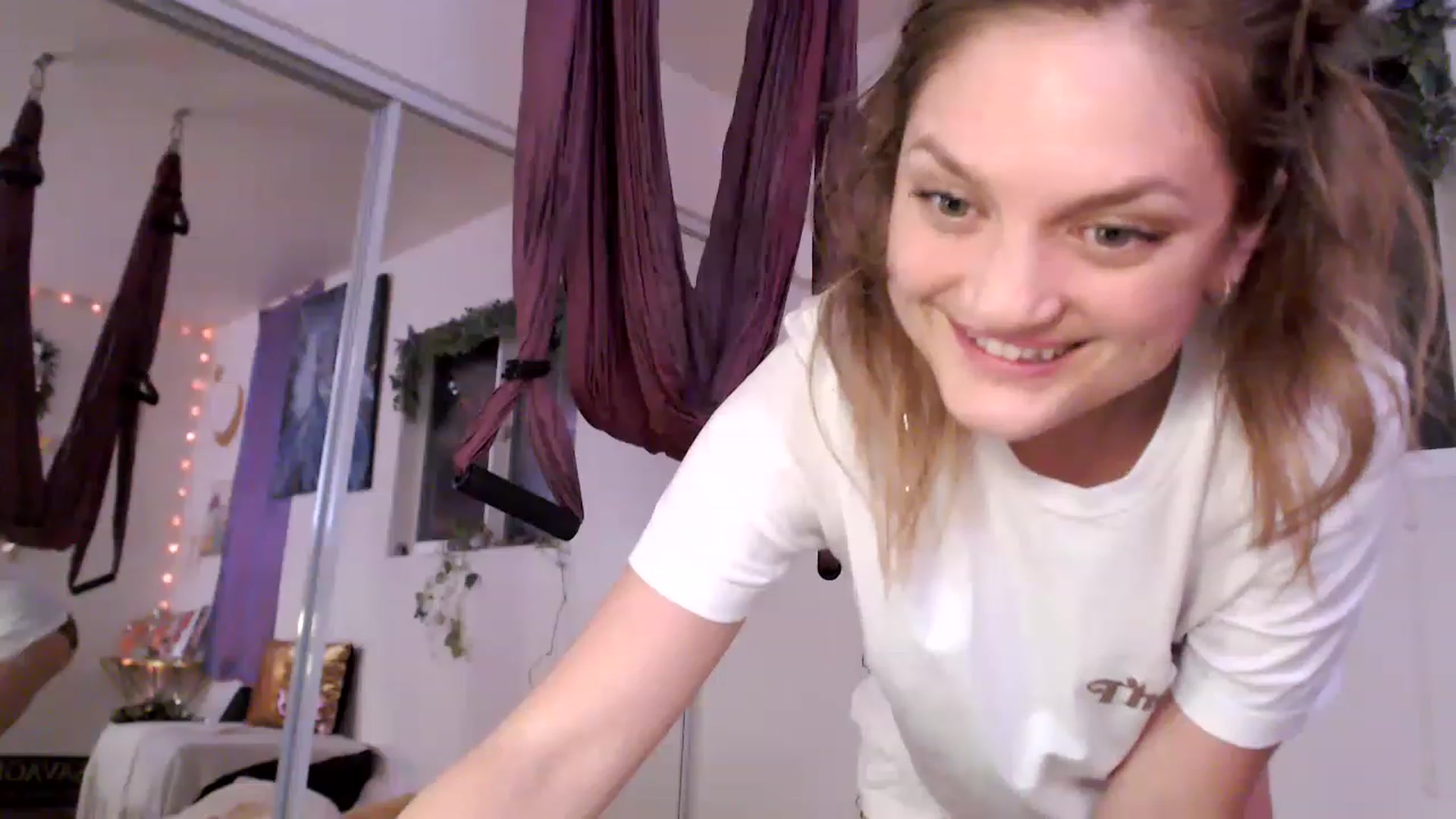 Gallery image thumbnail from GoldieFawn's myfreecams stream on, 04/01/2023, 09:01 image 13 of 20