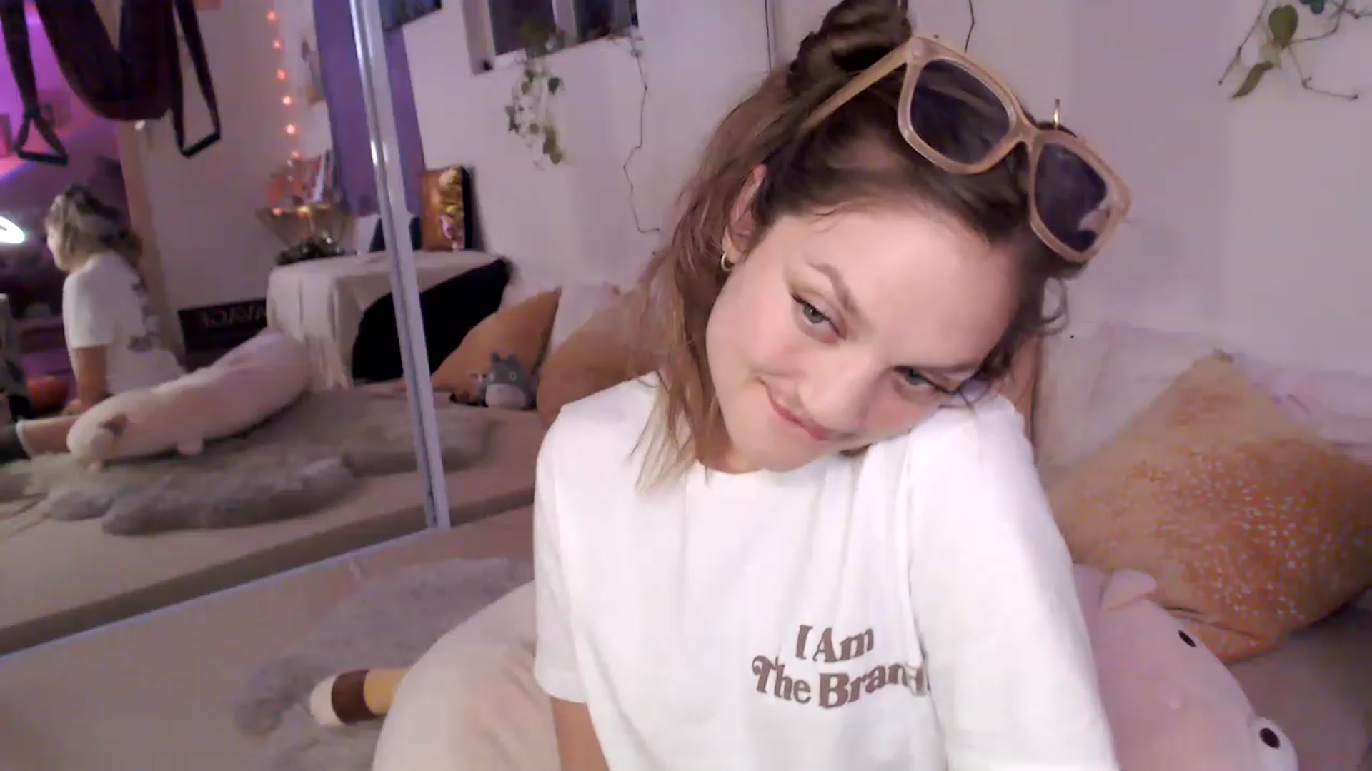 Gallery image thumbnail from GoldieFawn's myfreecams stream on, 04/01/2023, 09:01 image 18 of 20