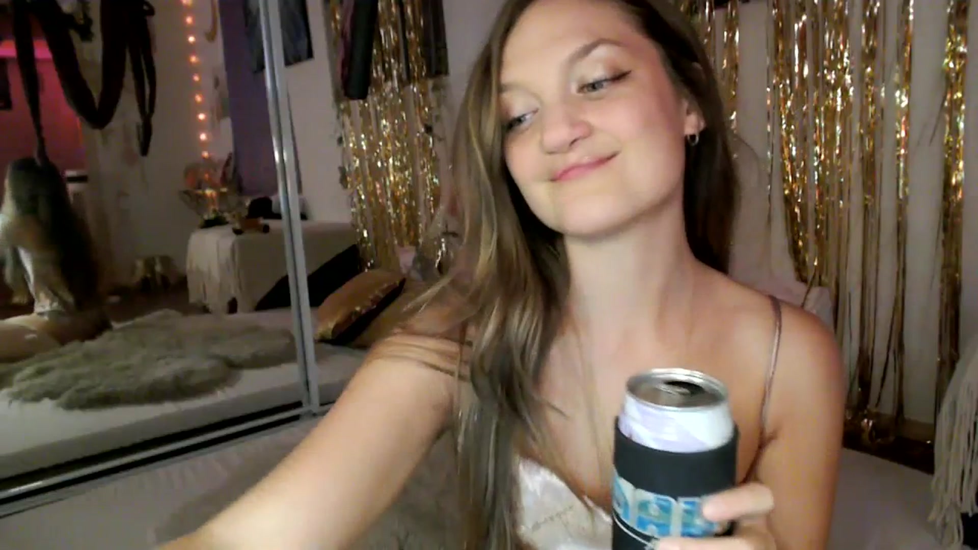 Gallery image thumbnail from GoldieFawn's myfreecams stream on, 07/01/2023, 07:10 image 8 of 20