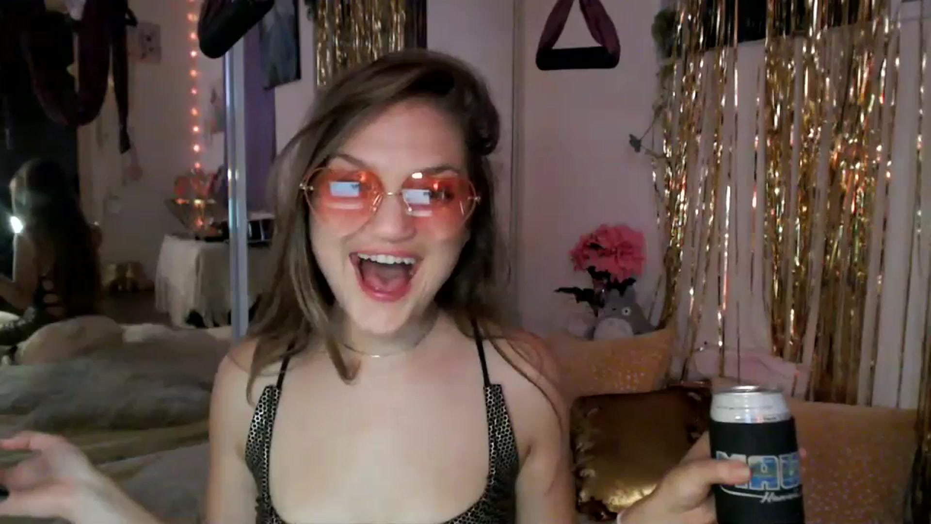 Gallery image thumbnail from GoldieFawn's myfreecams stream on, 07/08/2023, 10:11 image 1 of 20