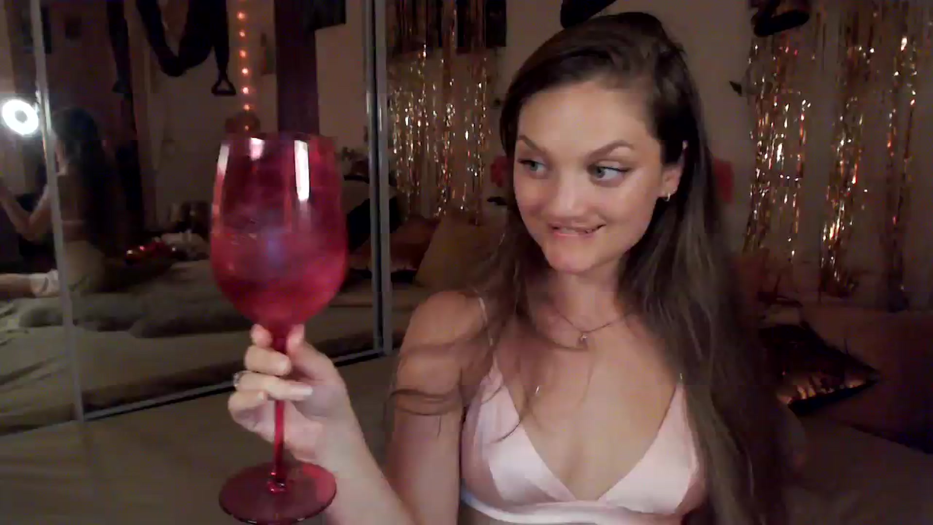 Gallery image thumbnail from GoldieFawn's myfreecams stream on, 08/05/2023, 09:58 image 1 of 20