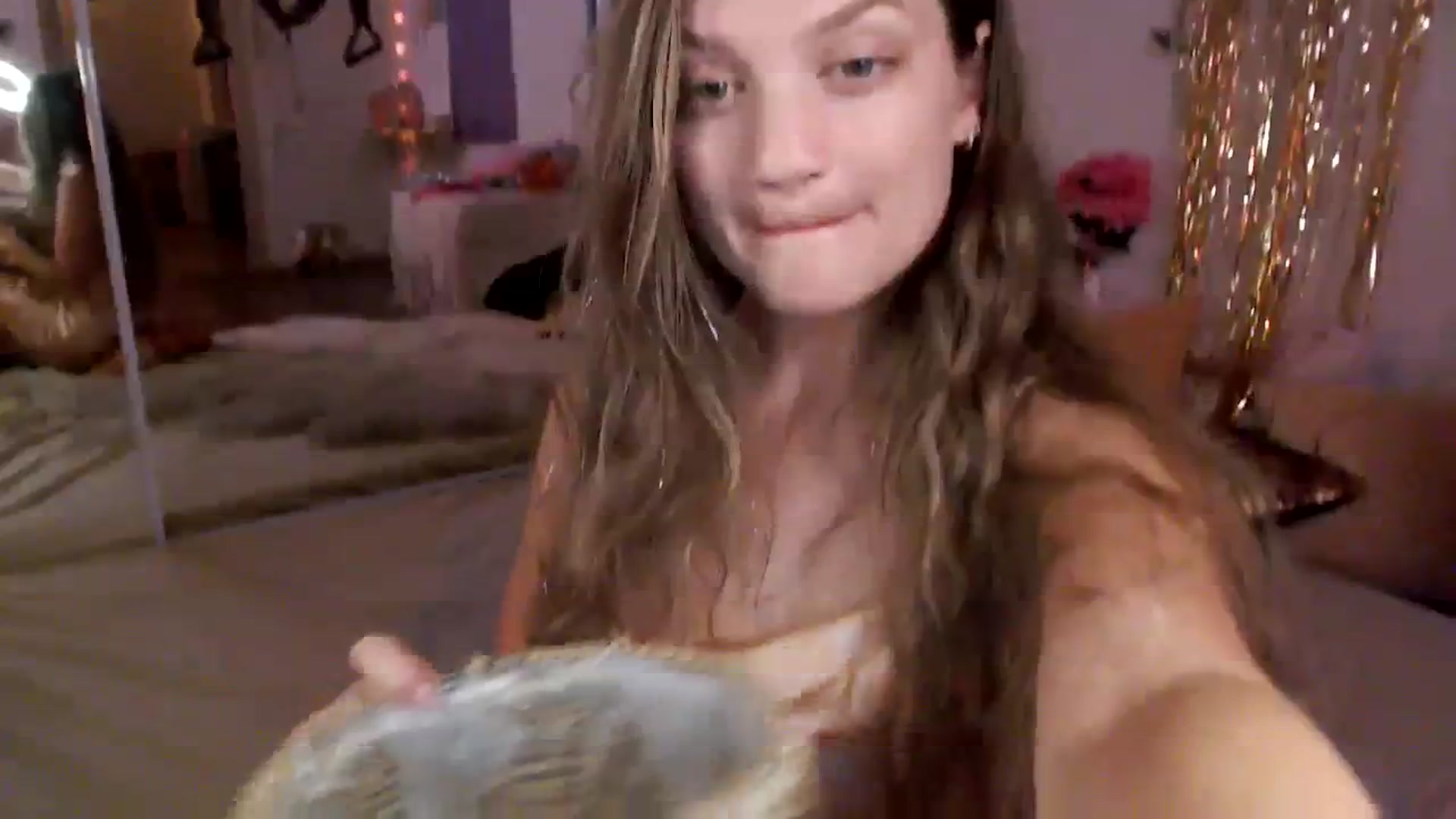 Gallery image thumbnail from GoldieFawn's myfreecams stream on, 08/12/2023, 09:08 image 12 of 20