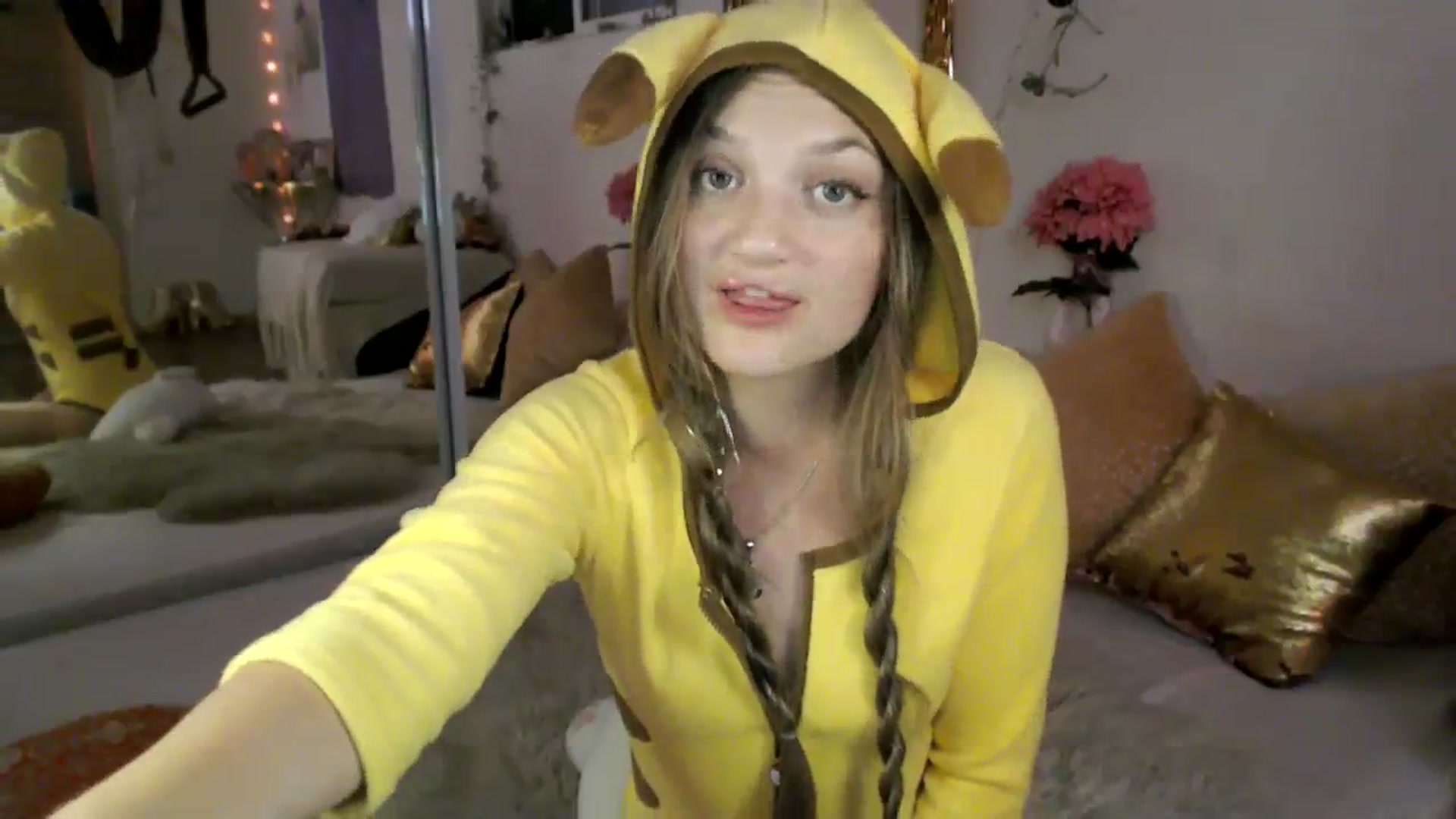 Gallery image thumbnail from GoldieFawn's myfreecams stream on, 09/02/2023, 06:37 image 18 of 20