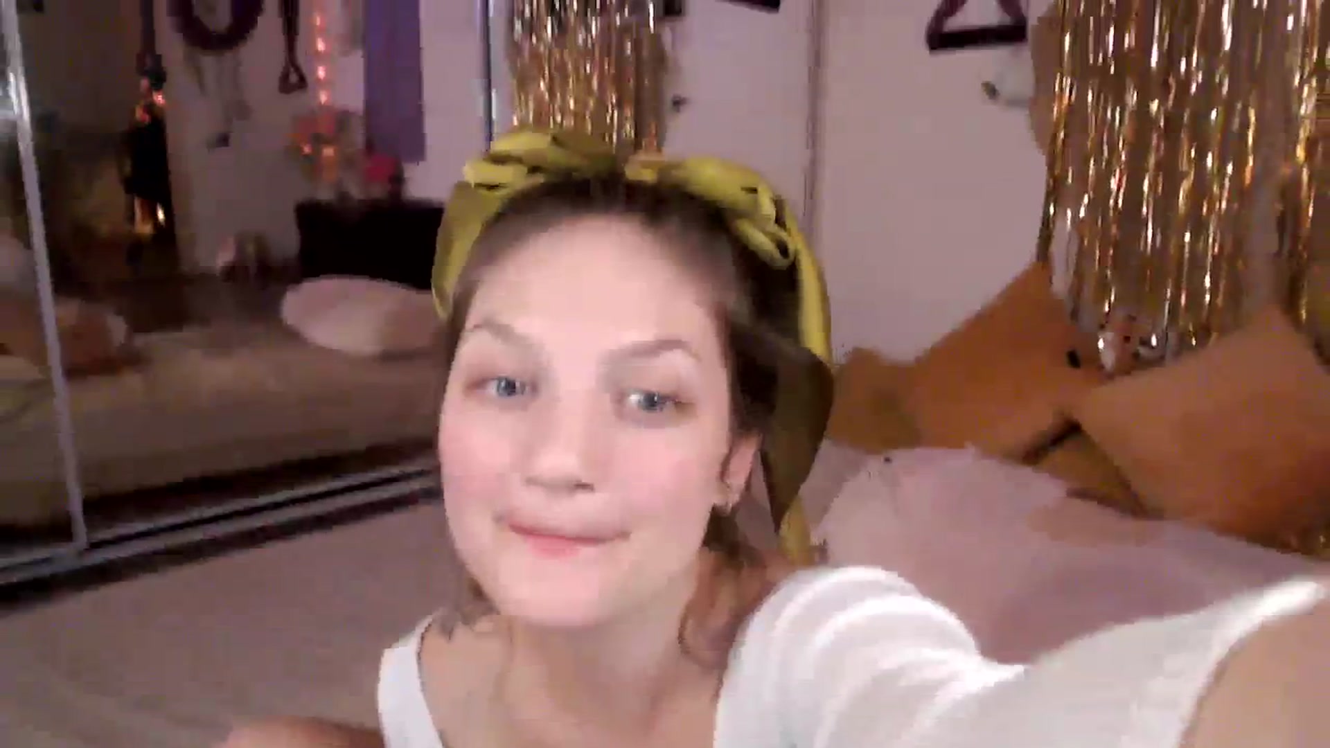 Gallery image thumbnail from GoldieFawn's myfreecams stream on, 12/23/2023, 08:29 image 18 of 20