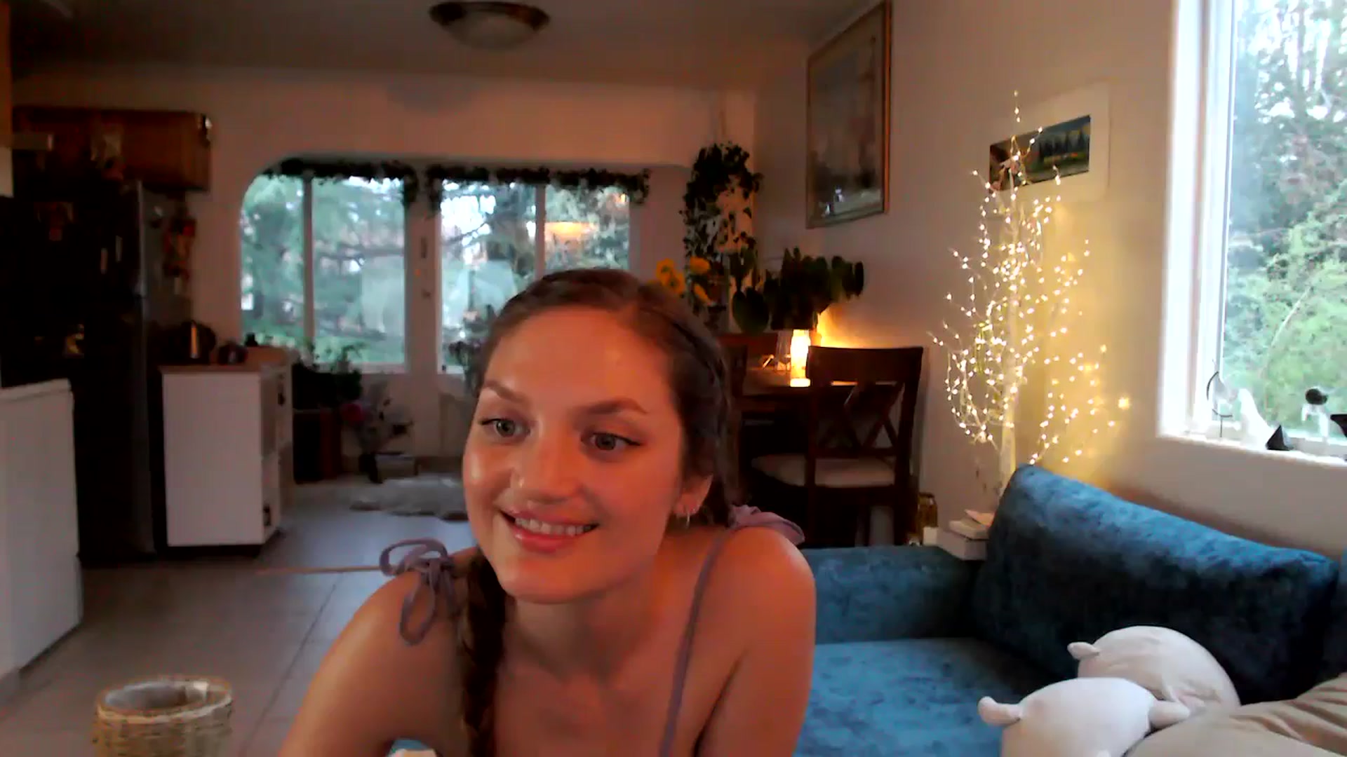 Gallery image thumbnail from GoldieFawn's myfreecams stream on, 04/03/2024, 03:10 image 12 of 20