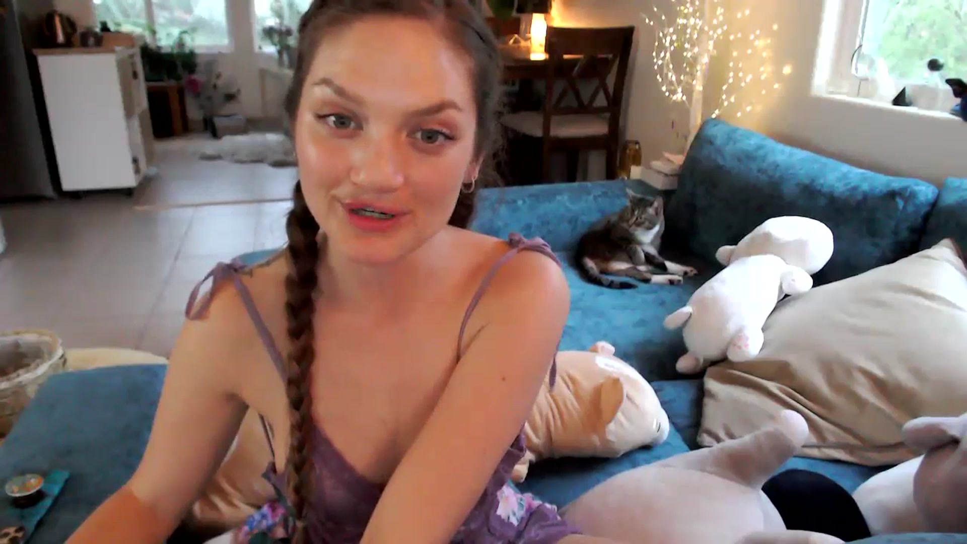 Gallery image thumbnail from GoldieFawn's myfreecams stream on, 04/03/2024, 03:10 image 9 of 20