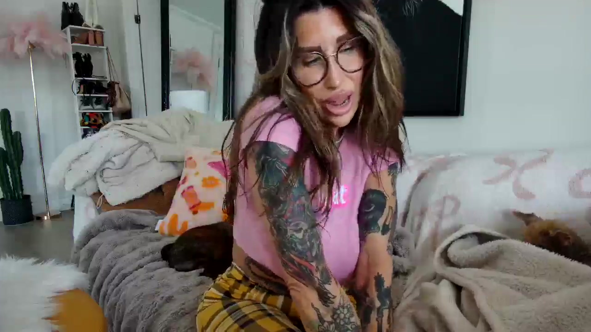 Gallery image thumbnail from Goldilicks's myfreecams stream on, 03/01/2025, 19:39 image 16 of 20