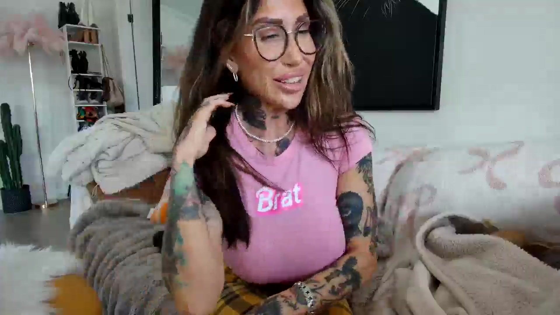 Gallery image thumbnail from Goldilicks's myfreecams stream on, 03/01/2025, 19:39 image 17 of 20