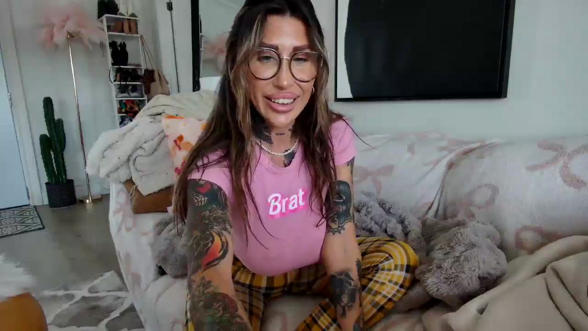 Gallery image thumbnail from Goldilicks's myfreecams stream on, 03/01/2025, 21:04 image 16 of 20