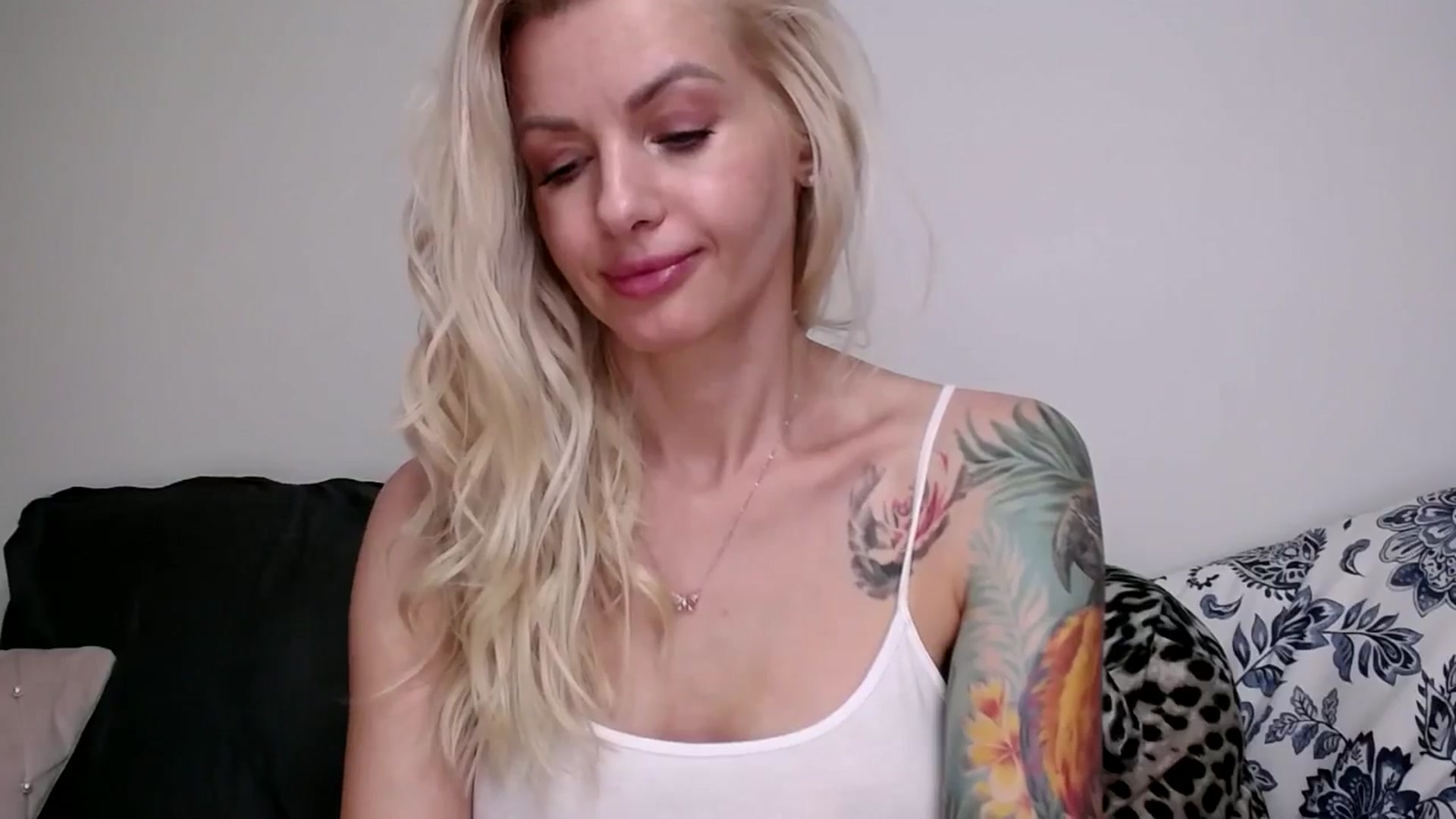Gallery image thumbnail from GoldySun's myfreecams stream on, 07/19/2025, 21:21 image 8 of 20