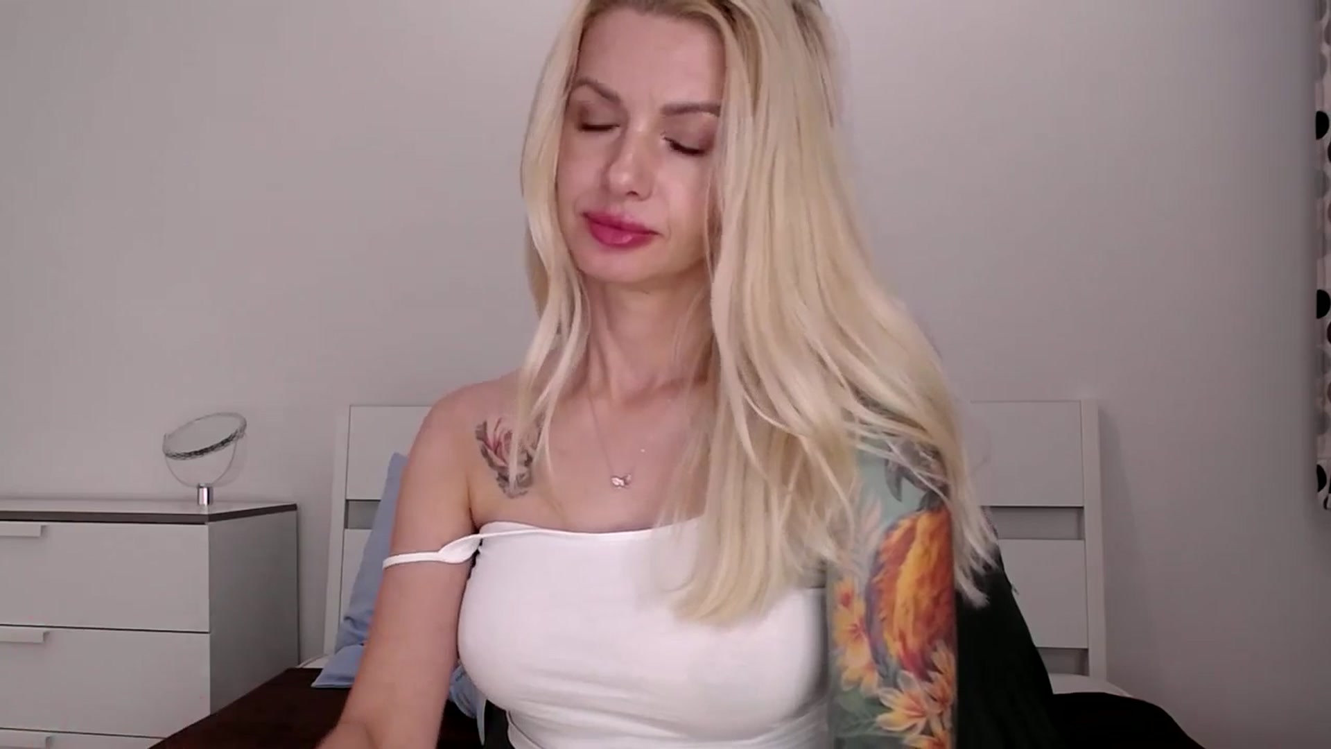 Gallery image thumbnail from GoldySun's myfreecams stream on, 11/08/2025, 20:14 image 5 of 20