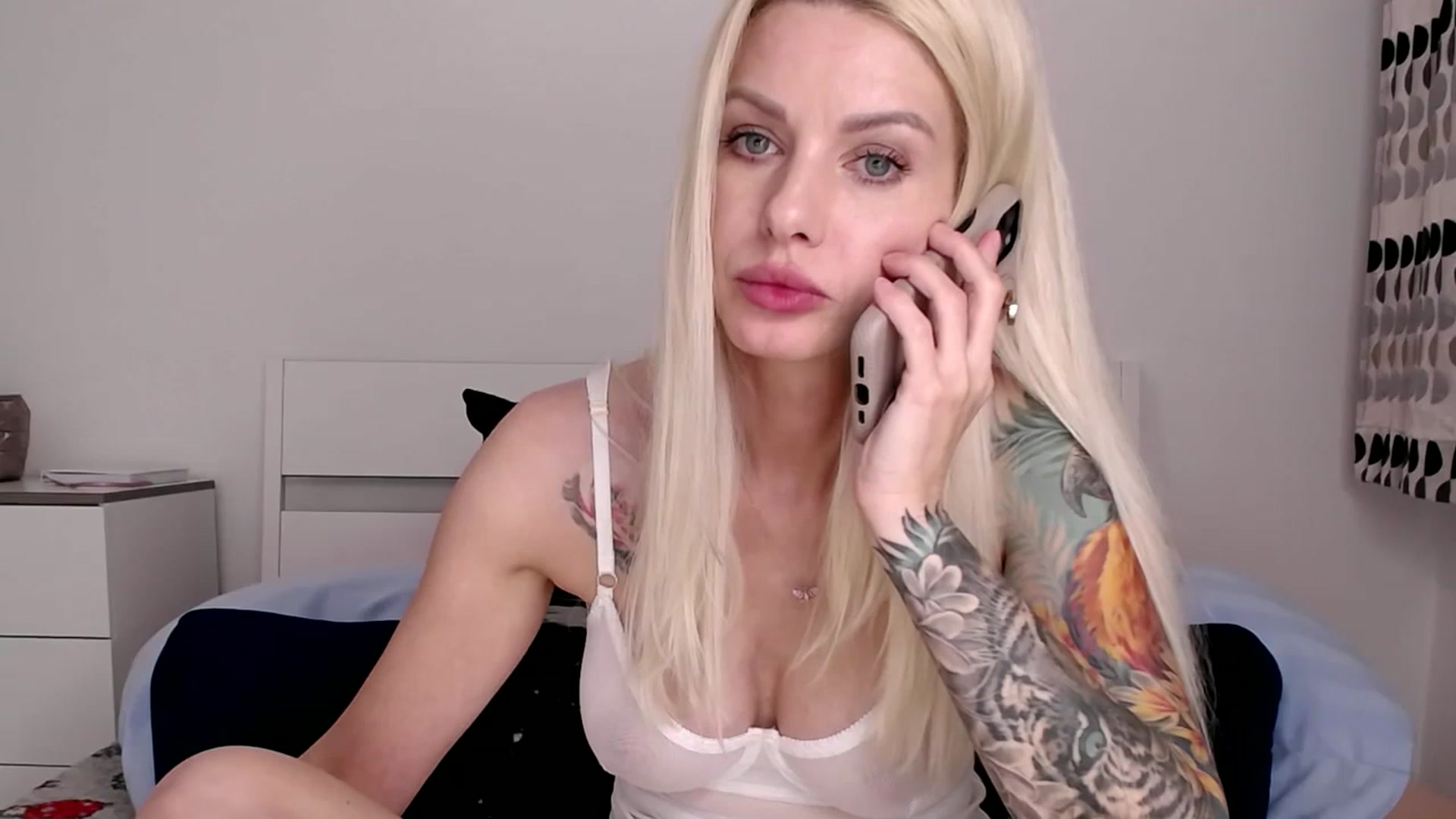 Gallery image thumbnail from GoldySun's myfreecams stream on, 11/16/2025, 18:25 image 18 of 20