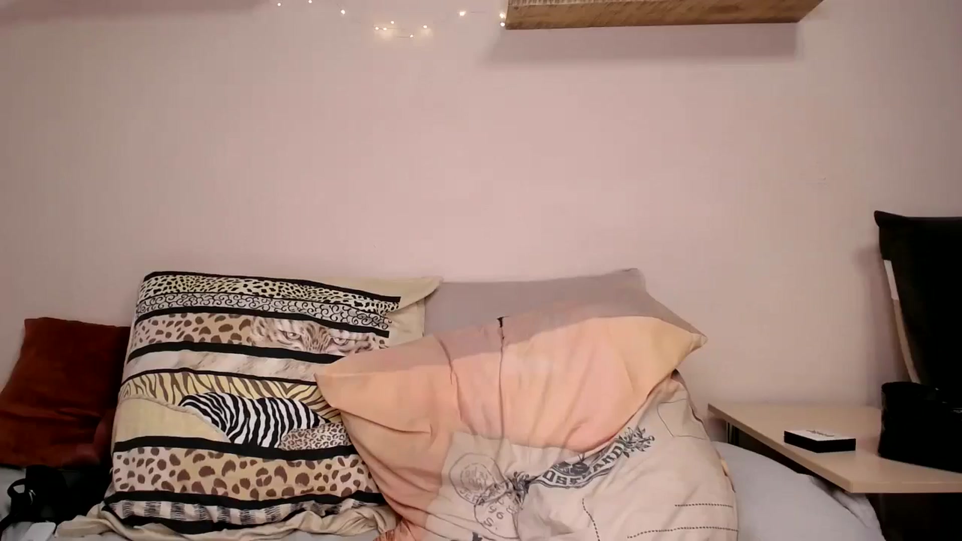 Gallery image thumbnail from GoldySun's myfreecams stream on, 12/30/2025, 06:29 image 8 of 20