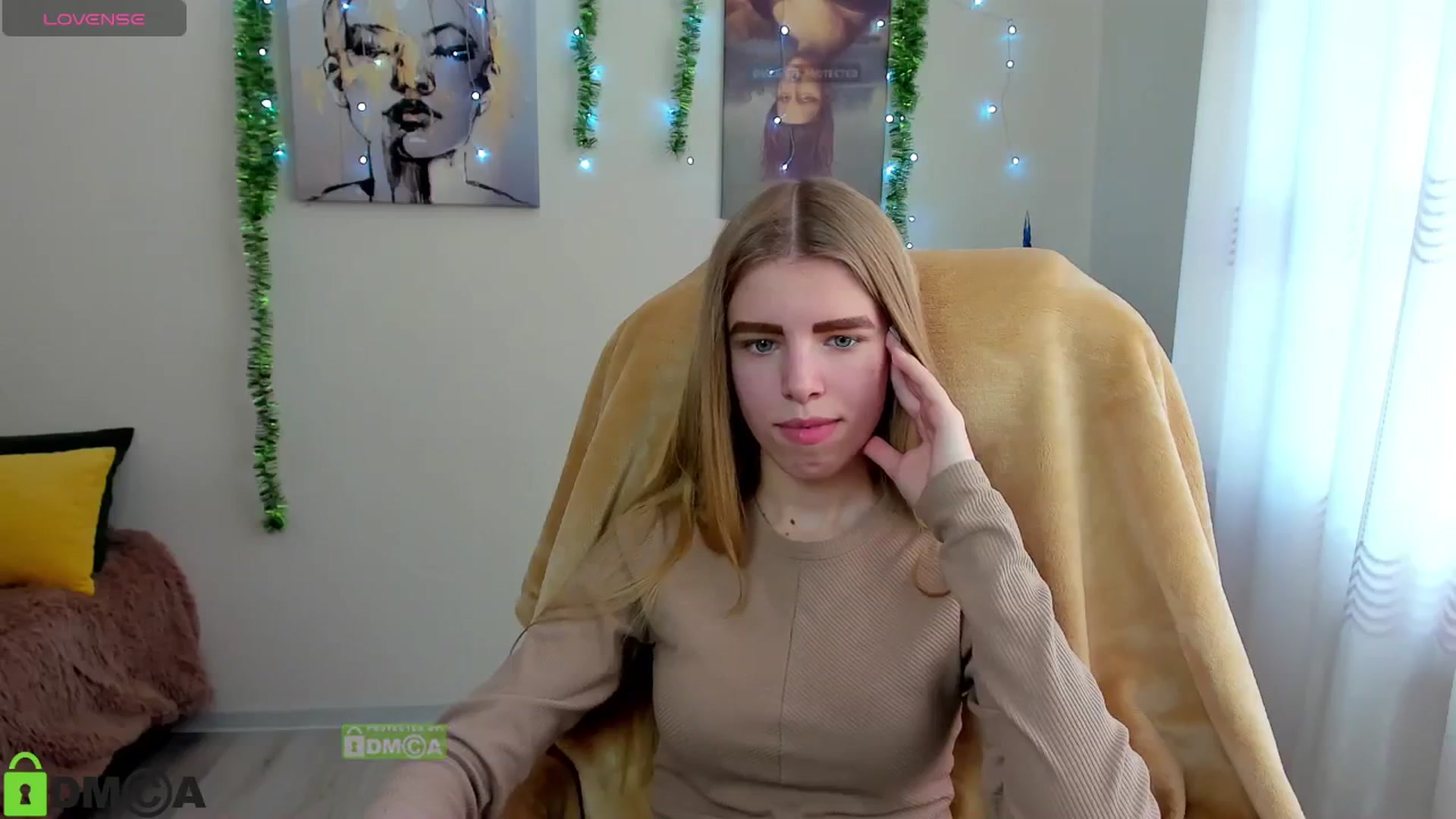 Gallery image thumbnail from Goldy_Emma's myfreecams stream on, 12/30/2024, 10:09 image 15 of 20