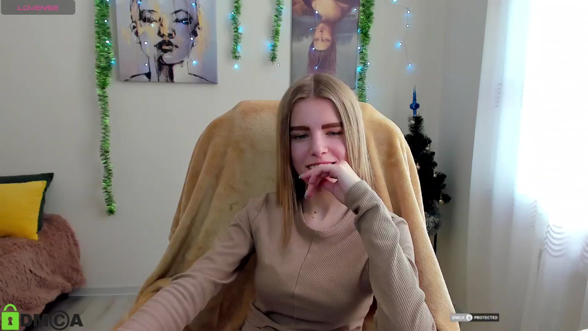 Gallery image thumbnail from Goldy_Emma's myfreecams stream on, 12/30/2024, 12:21 image 18 of 20