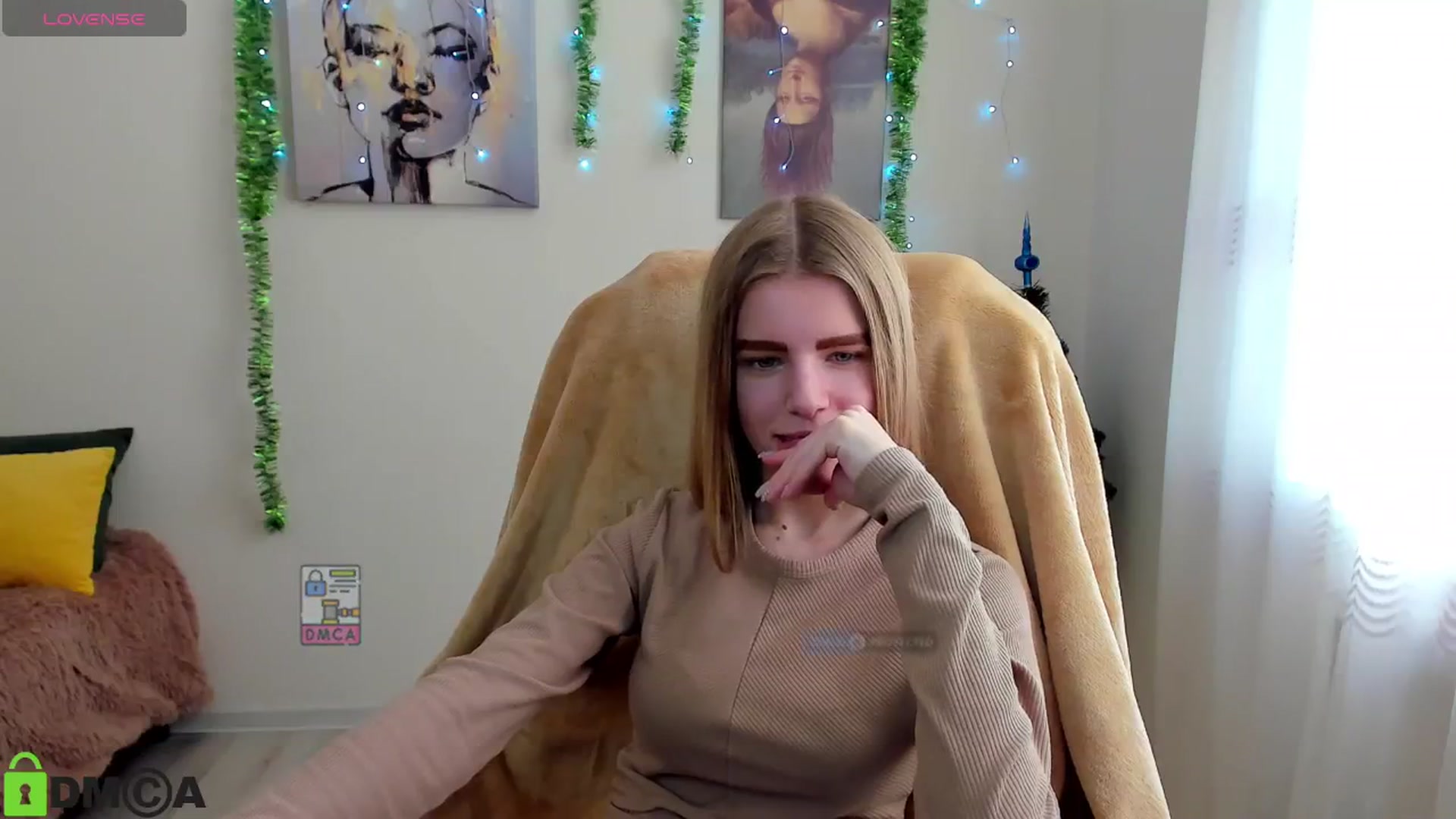 Gallery image thumbnail from Goldy_Emma's myfreecams stream on, 12/30/2024, 12:21 image 15 of 20