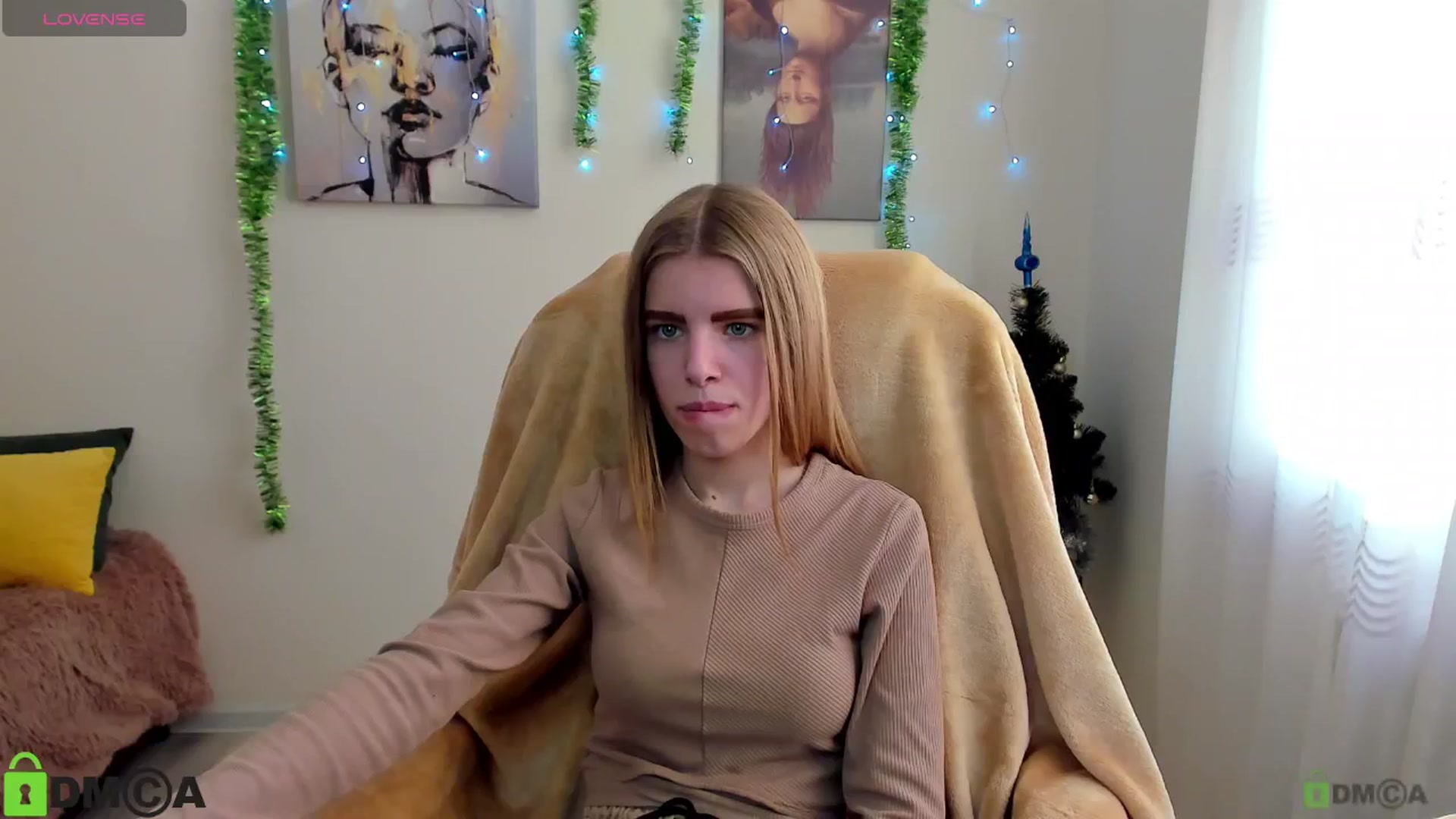 Gallery image thumbnail from Goldy_Emma's myfreecams stream on, 12/30/2024, 13:15 image 13 of 20