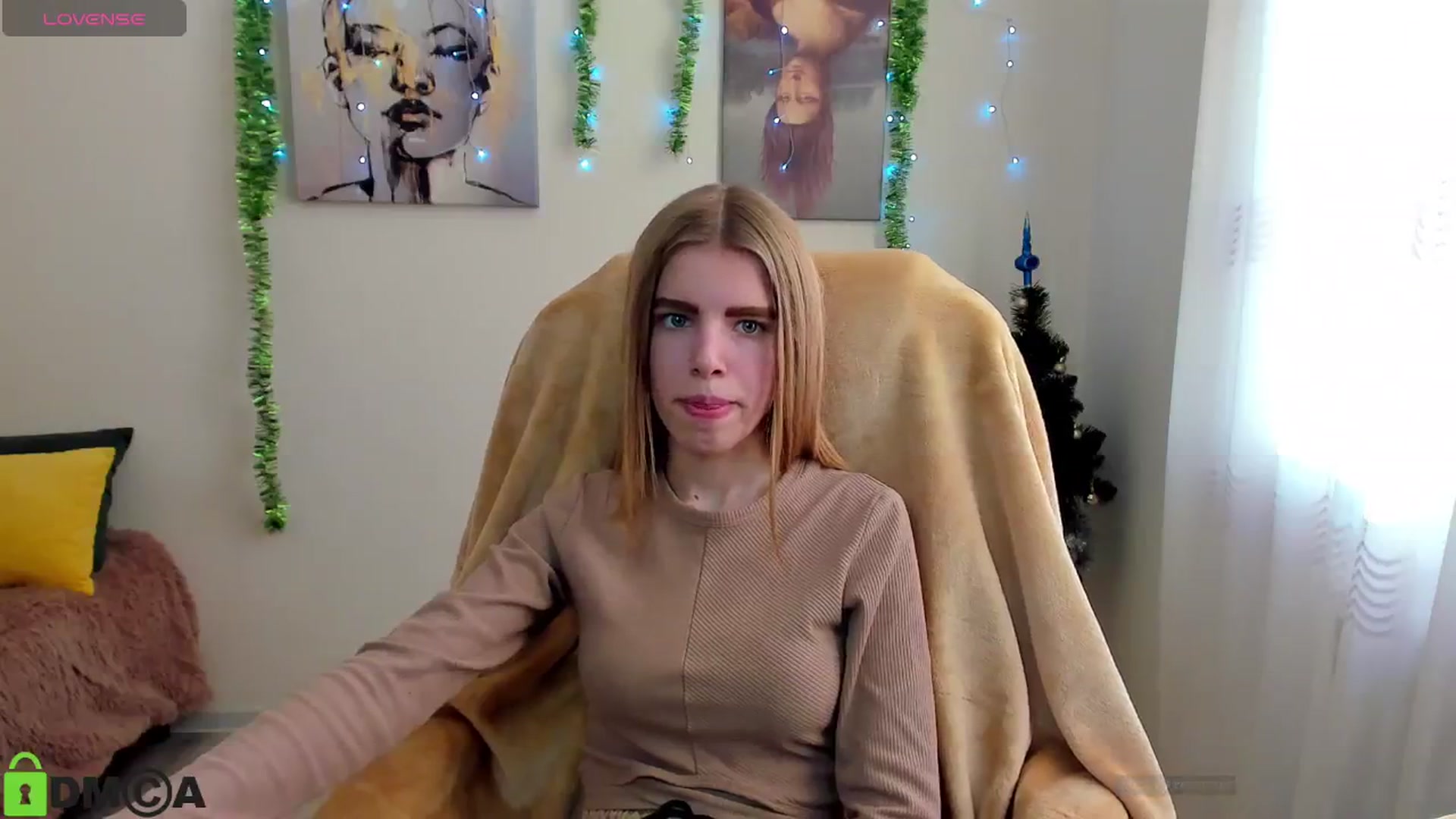 Gallery image thumbnail from Goldy_Emma's myfreecams stream on, 12/30/2024, 13:15 image 14 of 20