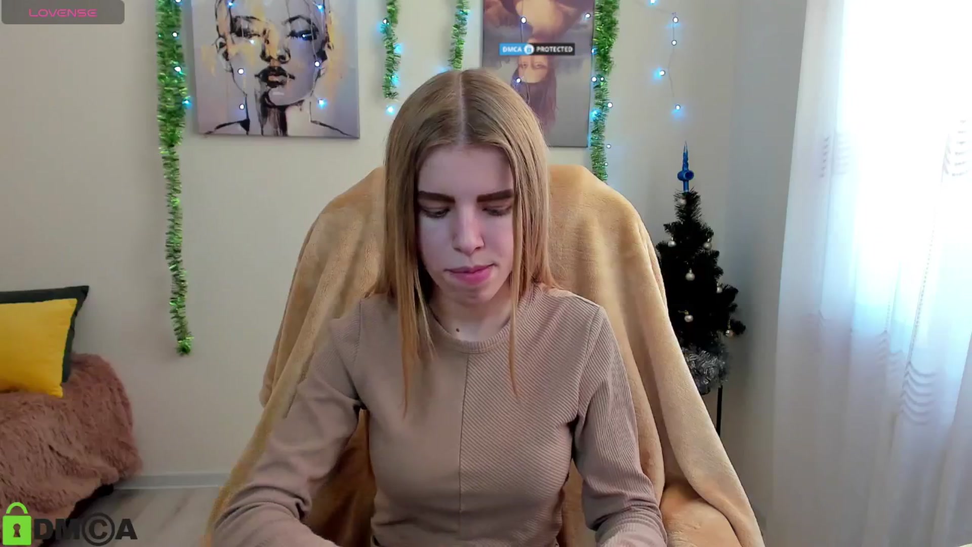 Gallery image thumbnail from Goldy_Emma's myfreecams stream on, 12/30/2024, 13:15 image 19 of 20