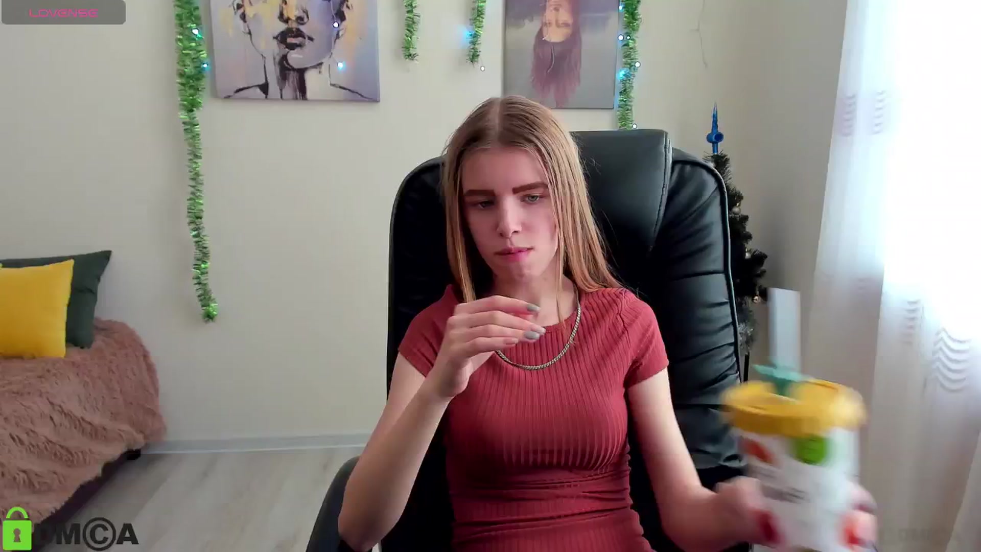 Gallery image thumbnail from Goldy_Emma's myfreecams stream on, 12/31/2024, 13:04 image 11 of 20