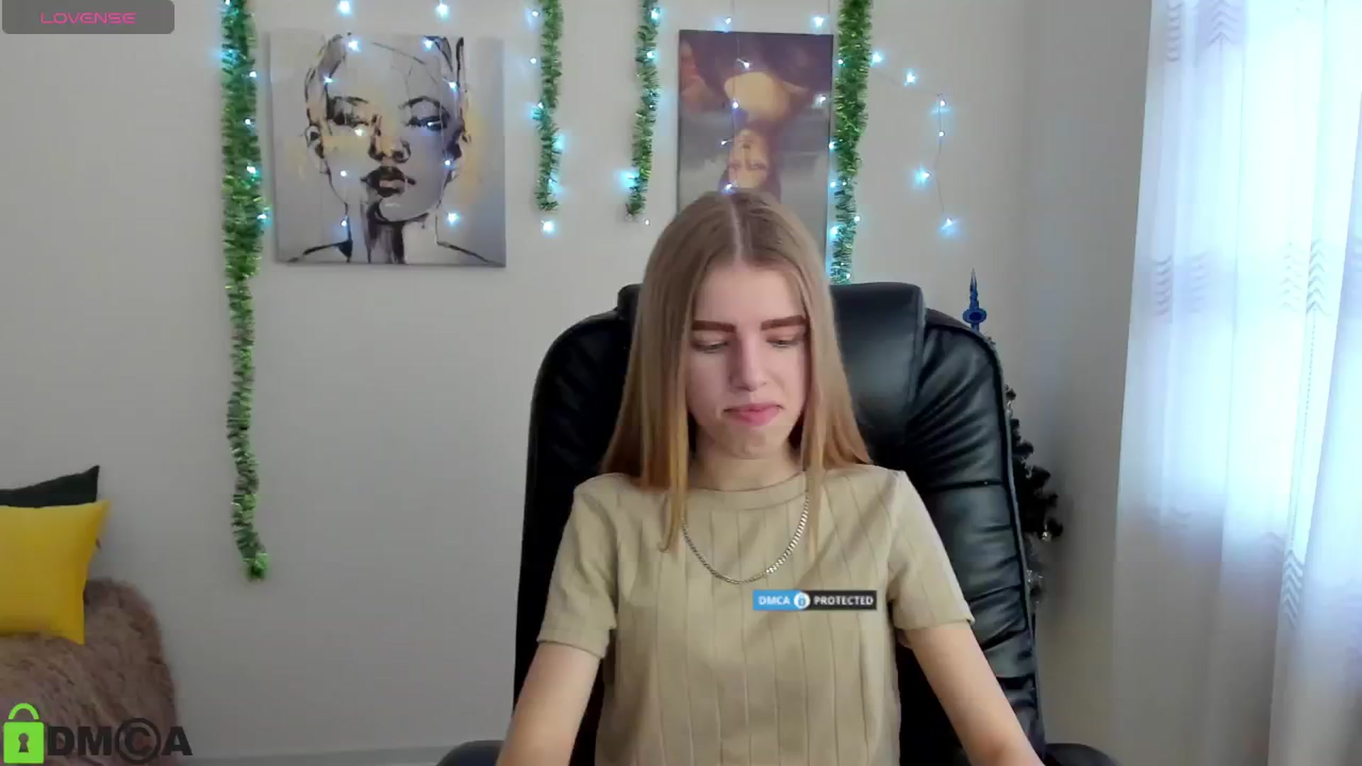 Gallery image thumbnail from Goldy_Emma's myfreecams stream on, 01/03/2025, 08:21 image 15 of 20