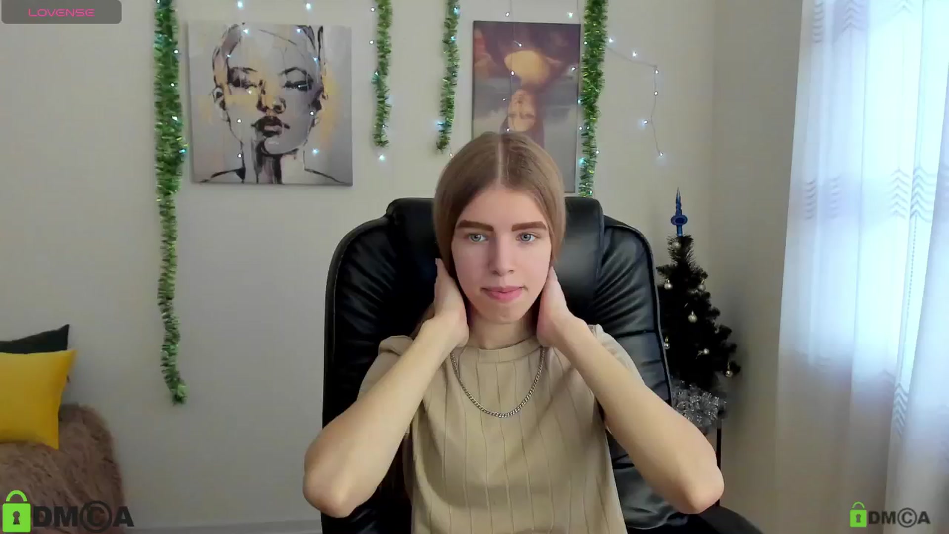 Gallery image thumbnail from Goldy_Emma's myfreecams stream on, 01/03/2025, 08:21 image 11 of 20