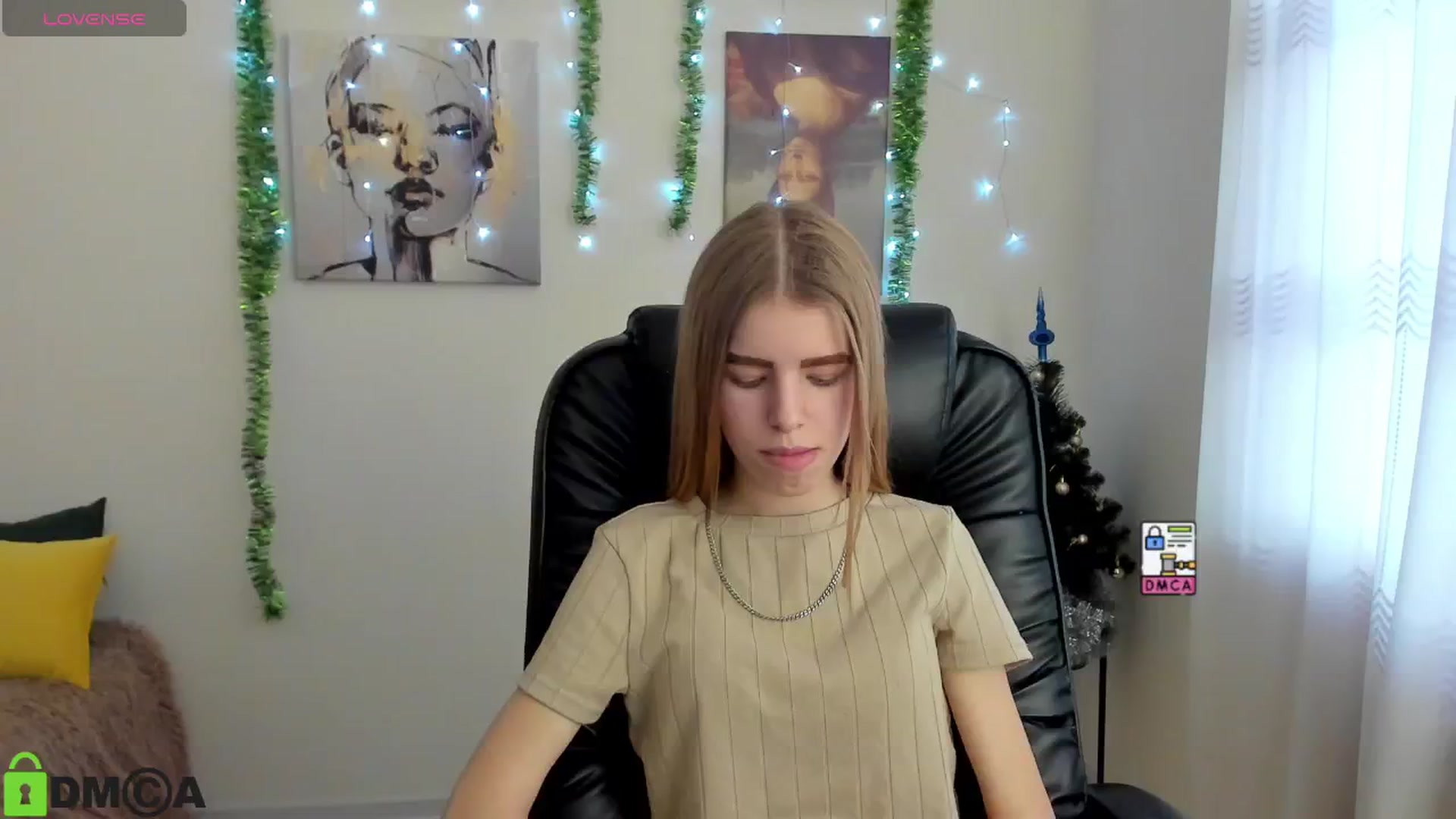 Gallery image thumbnail from Goldy_Emma's myfreecams stream on, 01/03/2025, 08:21 image 12 of 20
