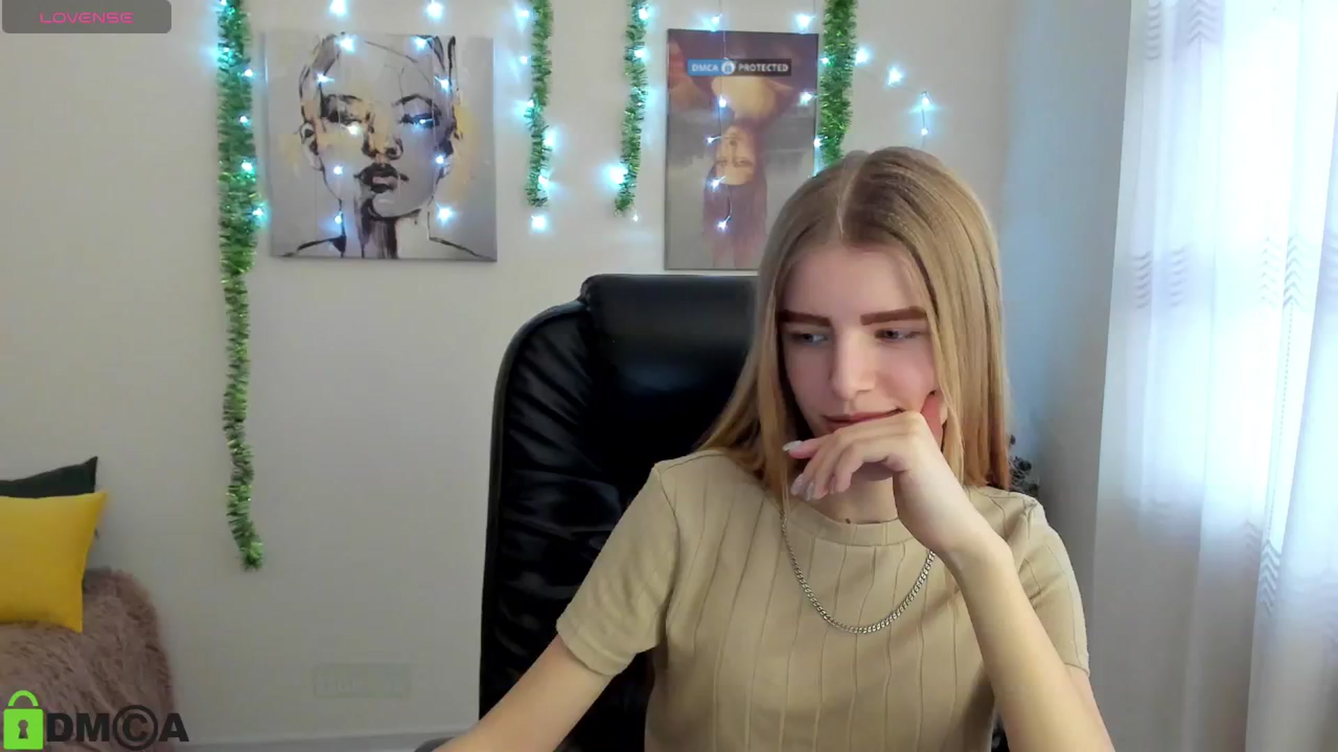 Gallery image thumbnail from Goldy_Emma's myfreecams stream on, 01/03/2025, 08:21 image 14 of 20